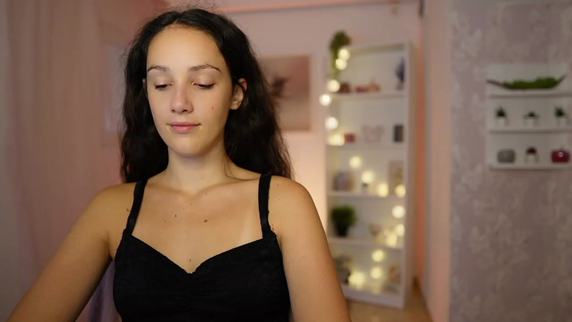 Gallery image thumbnail from Sophie_Rain18's myfreecams stream on, 09/19/2023, 13:50 image 13 of 20