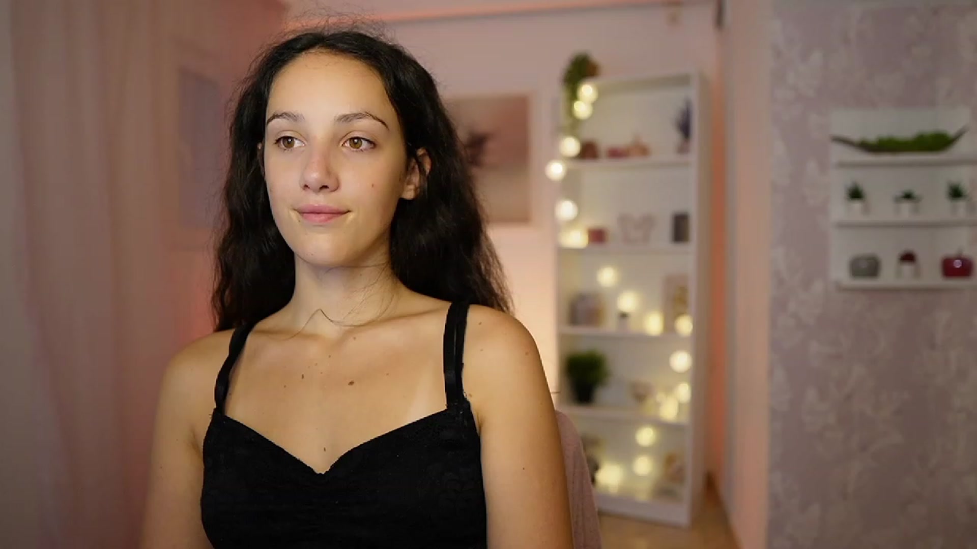 Gallery image thumbnail from Sophie_Rain18's myfreecams stream on, 09/19/2023, 13:50 image 17 of 20