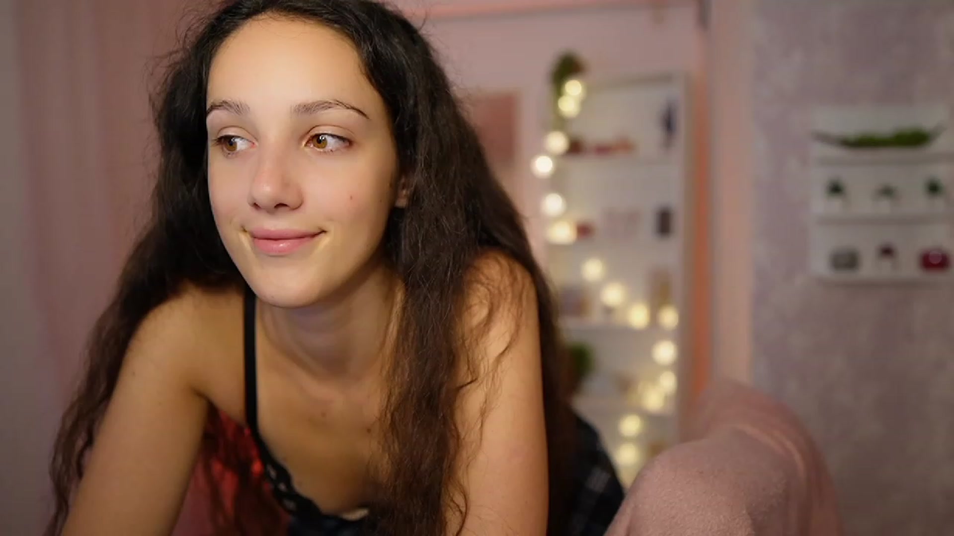 Gallery image thumbnail from Sophie_Rain18's myfreecams stream on, 09/19/2023, 14:18 image 7 of 20