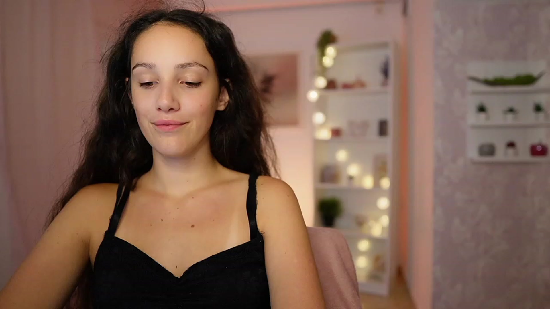 Gallery image thumbnail from Sophie_Rain18's myfreecams stream on, 09/19/2023, 16:32 image 2 of 20