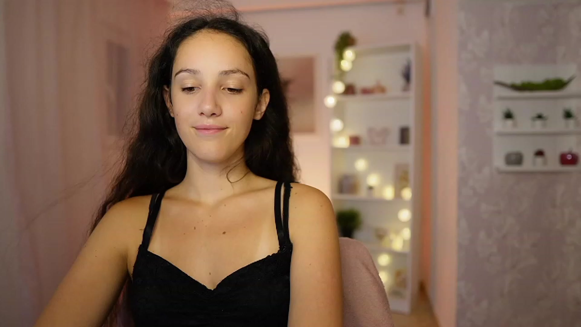 Gallery image thumbnail from Sophie_Rain18's myfreecams stream on, 09/19/2023, 16:32 image 18 of 20