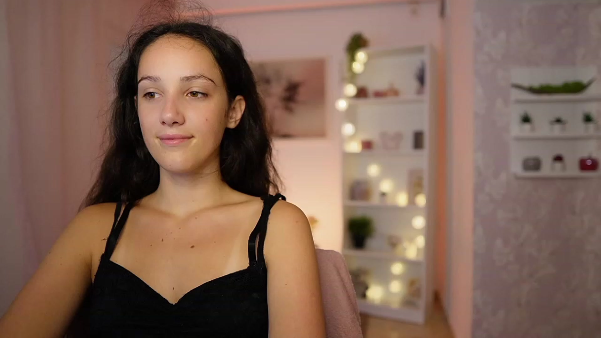 Gallery image thumbnail from Sophie_Rain18's myfreecams stream on, 09/19/2023, 16:32 image 14 of 20