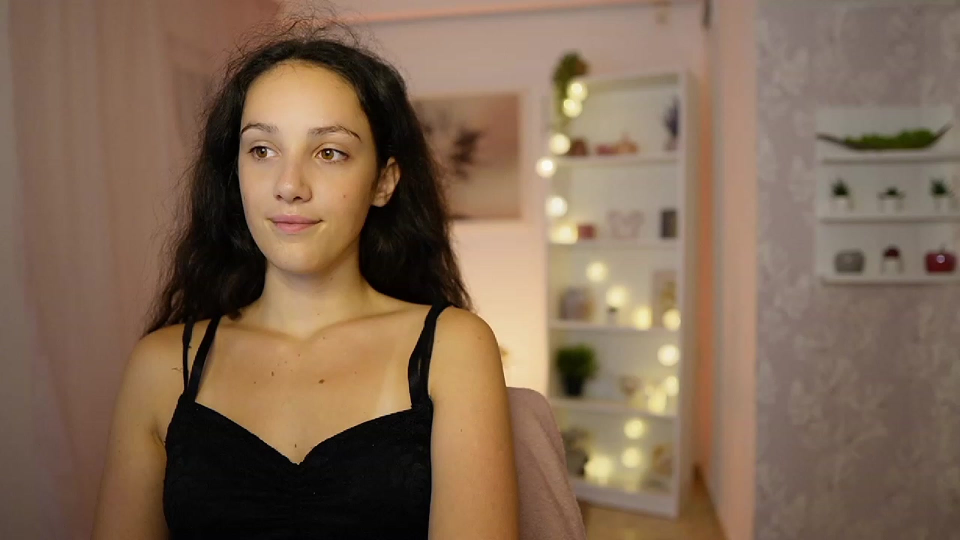 Gallery image thumbnail from Sophie_Rain18's myfreecams stream on, 09/19/2023, 16:32 image 7 of 20
