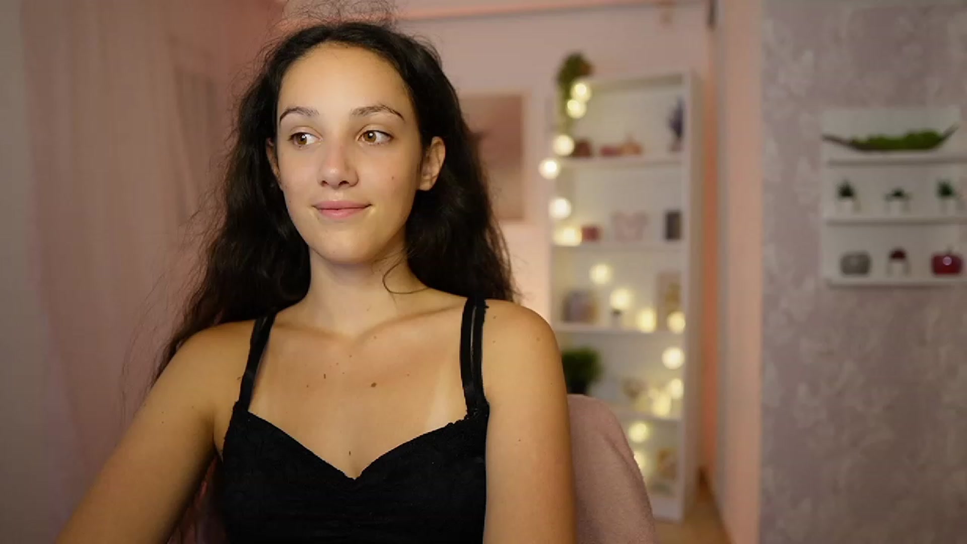 Gallery image thumbnail from Sophie_Rain18's myfreecams stream on, 09/19/2023, 16:32 image 17 of 20