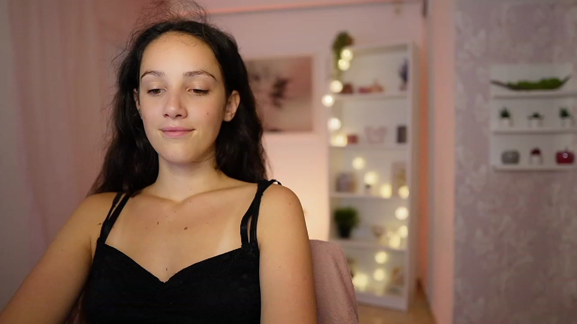 Gallery image thumbnail from Sophie_Rain18's myfreecams stream on, 09/19/2023, 16:32 image 15 of 20