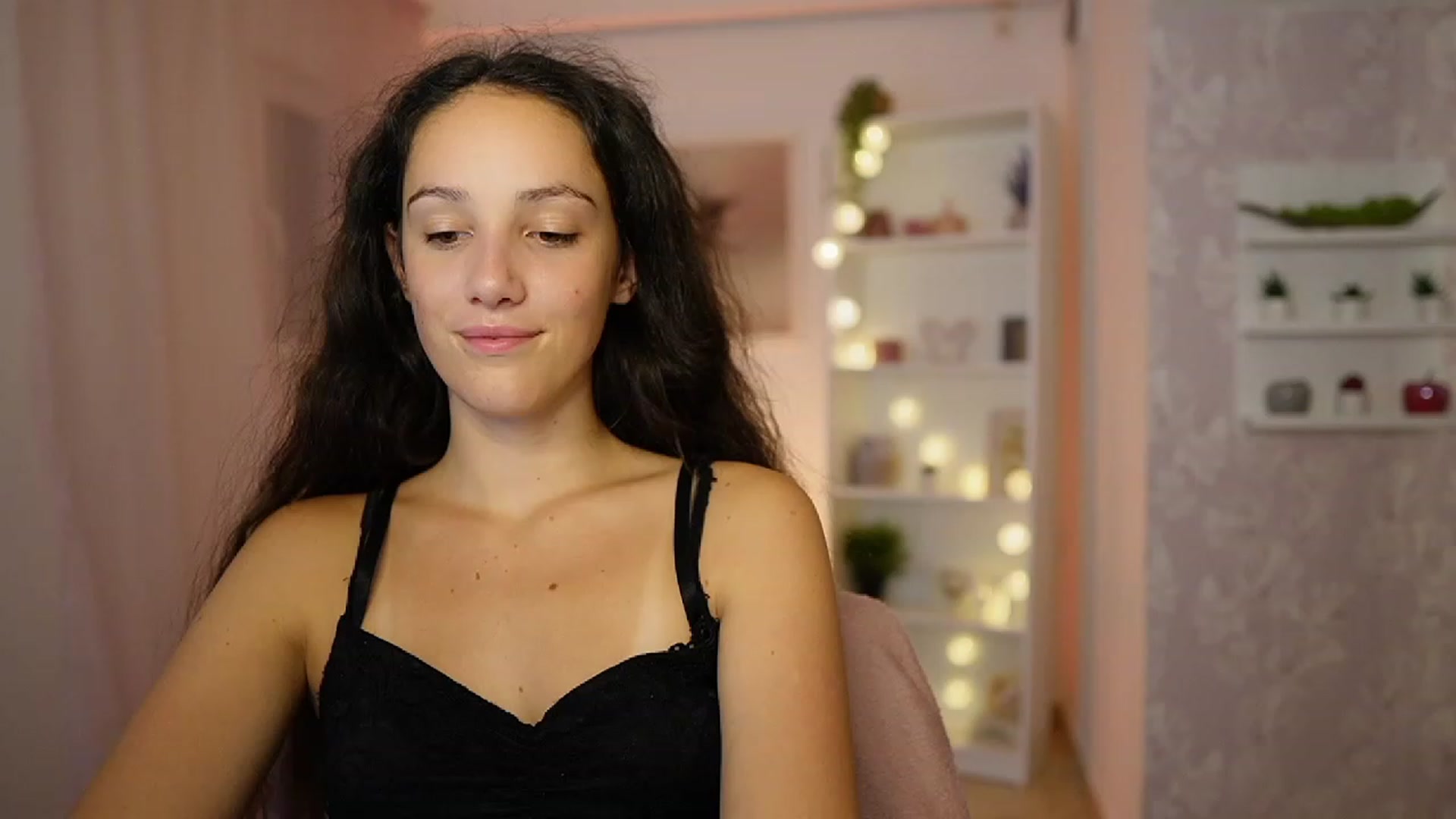 Gallery image thumbnail from Sophie_Rain18's myfreecams stream on, 09/19/2023, 16:32 image 19 of 20
