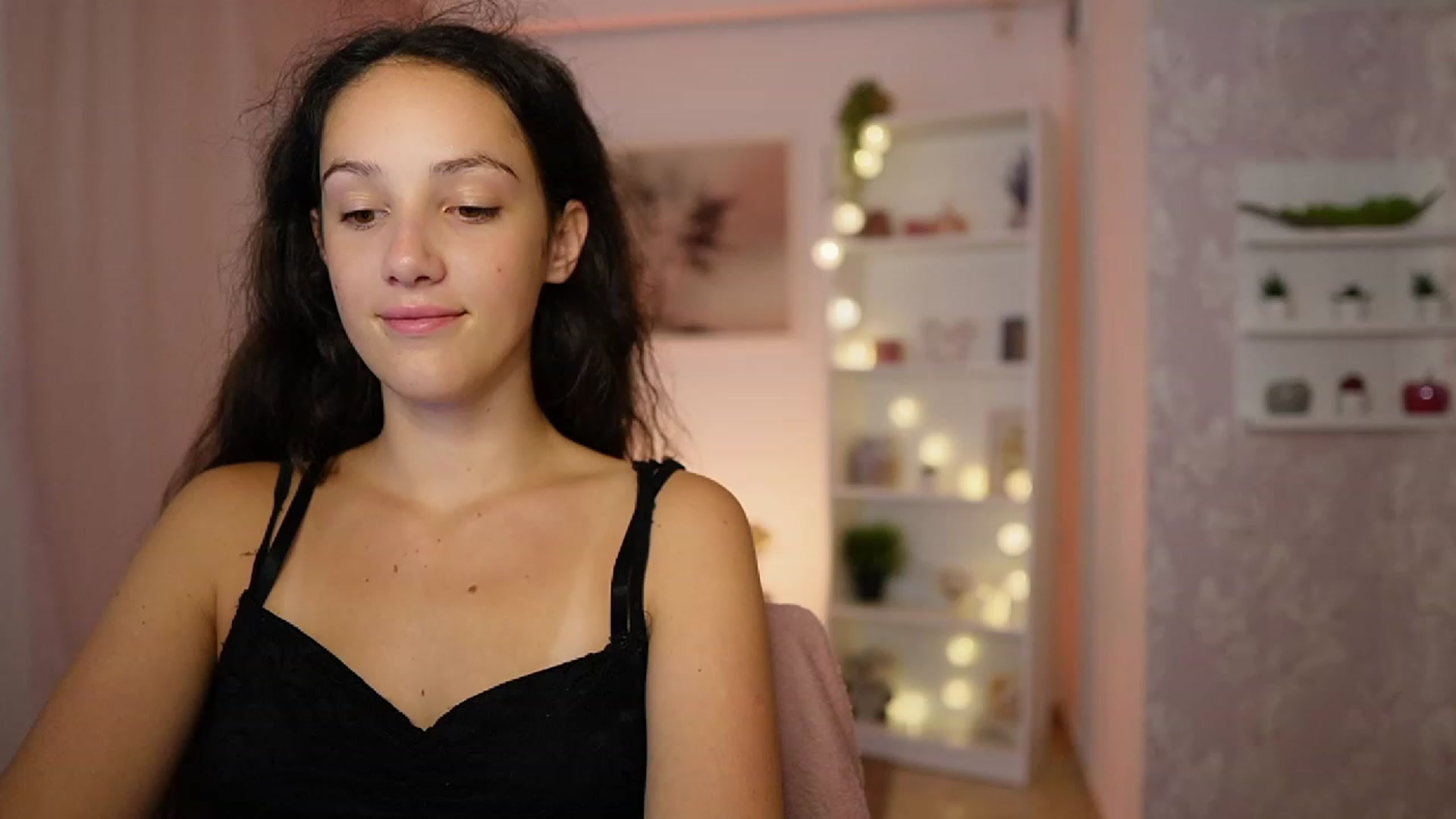 Gallery image thumbnail from Sophie_Rain18's myfreecams stream on, 09/19/2023, 16:32 image 12 of 20