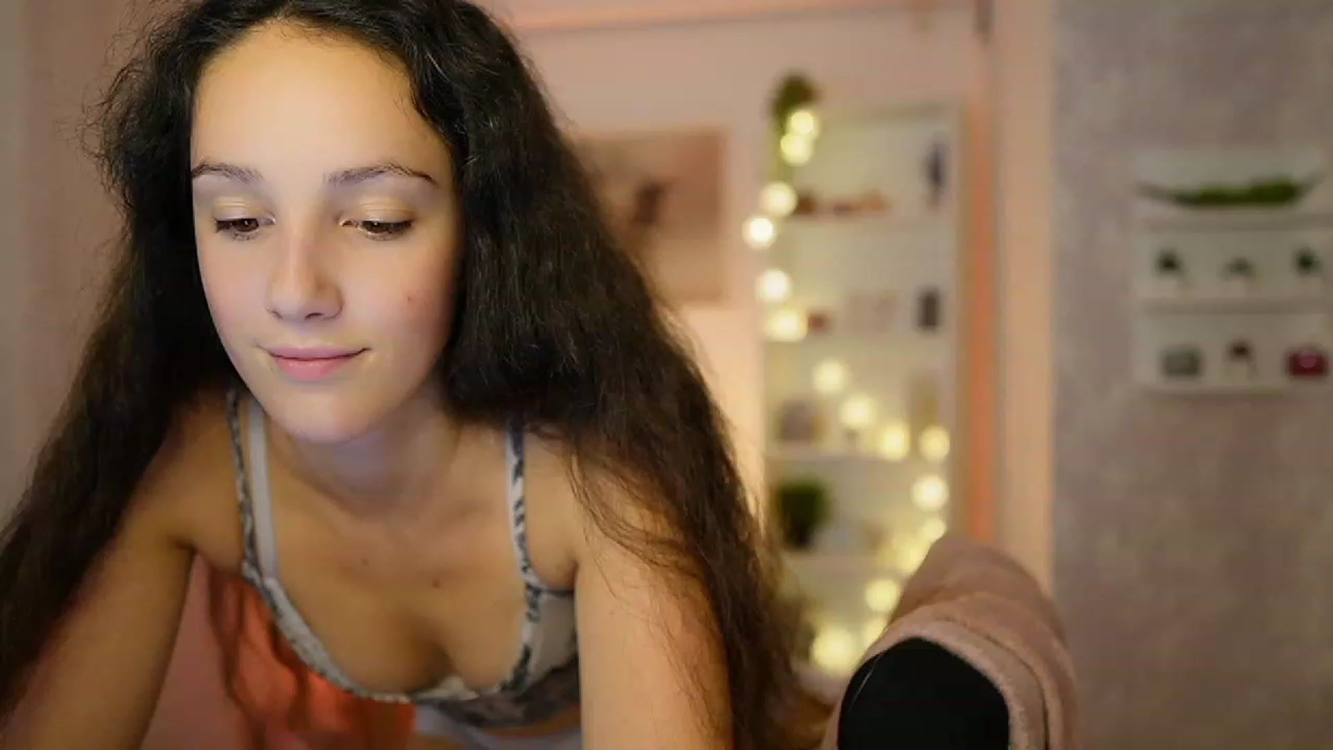 Gallery image thumbnail from Sophie_Rain18's myfreecams stream on, 09/20/2023, 15:51 image 3 of 20