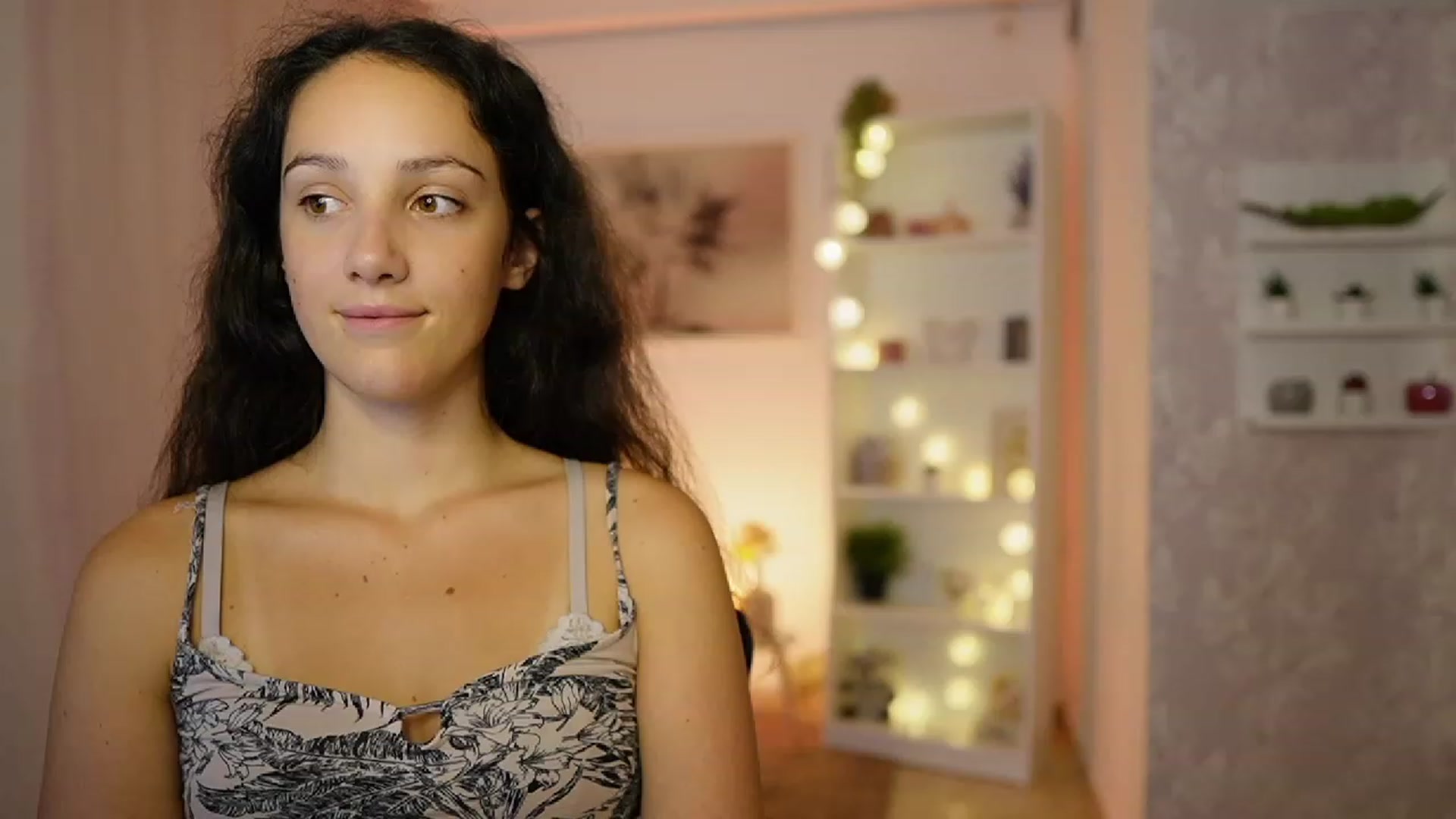 Gallery image thumbnail from Sophie_Rain18's myfreecams stream on, 09/20/2023, 16:28 image 10 of 20