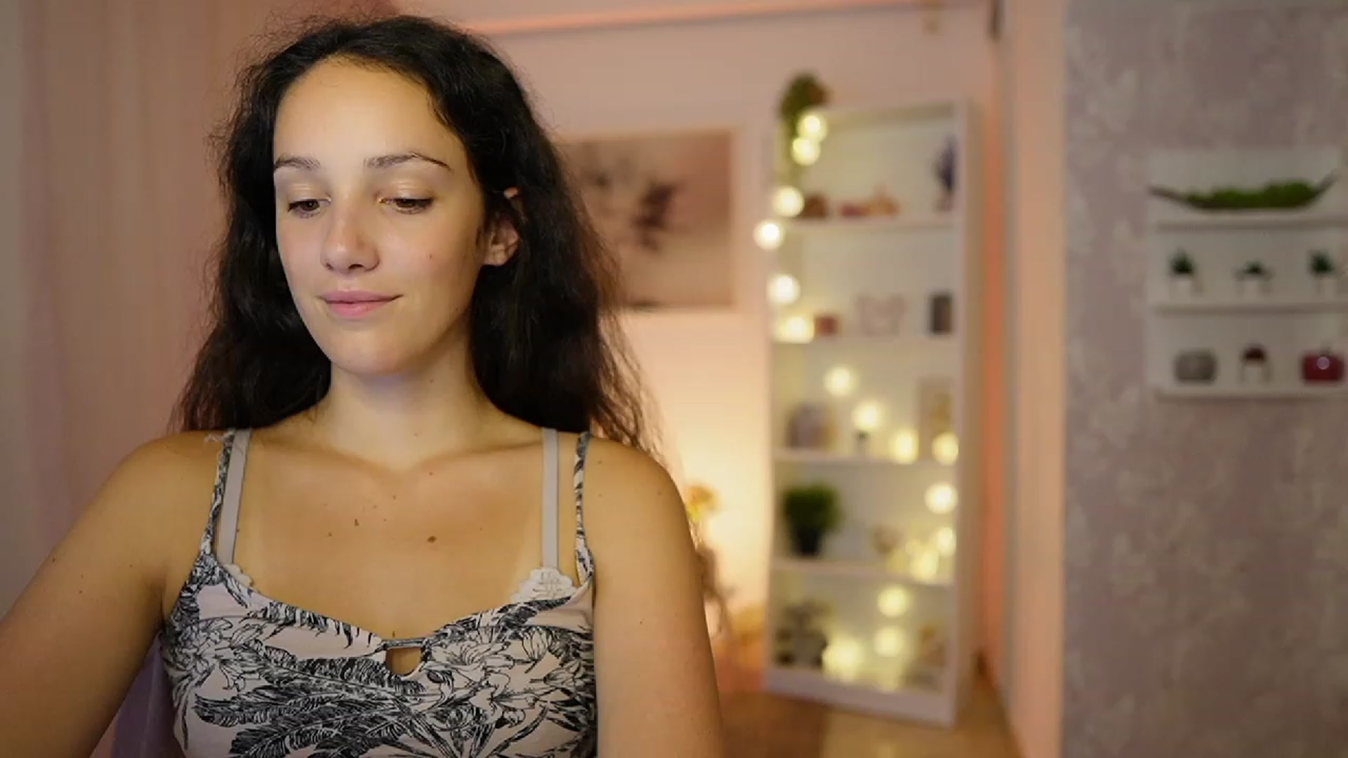 Gallery image thumbnail from Sophie_Rain18's myfreecams stream on, 09/20/2023, 16:28 image 12 of 20