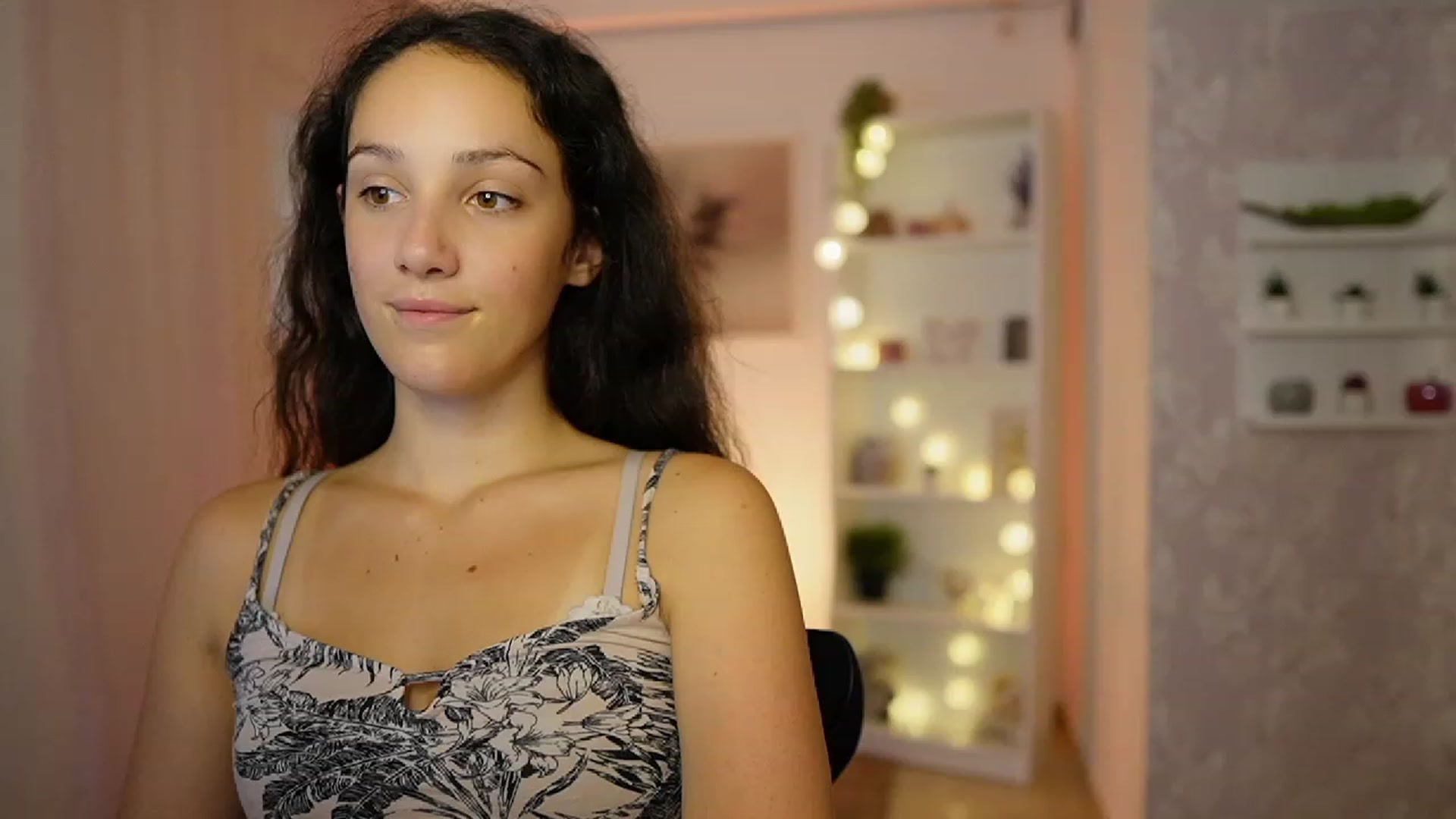Gallery image thumbnail from Sophie_Rain18's myfreecams stream on, 09/20/2023, 16:28 image 19 of 20