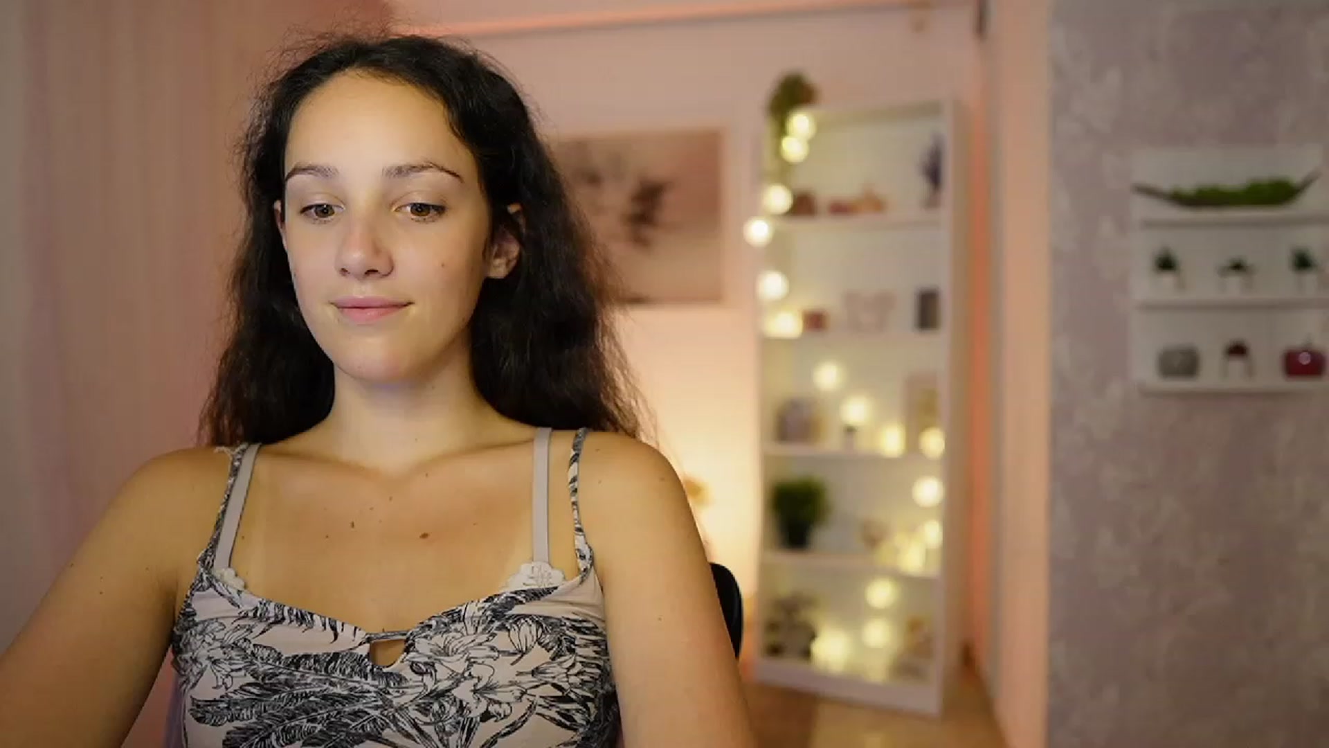 Gallery image thumbnail from Sophie_Rain18's myfreecams stream on, 09/20/2023, 16:28 image 7 of 20