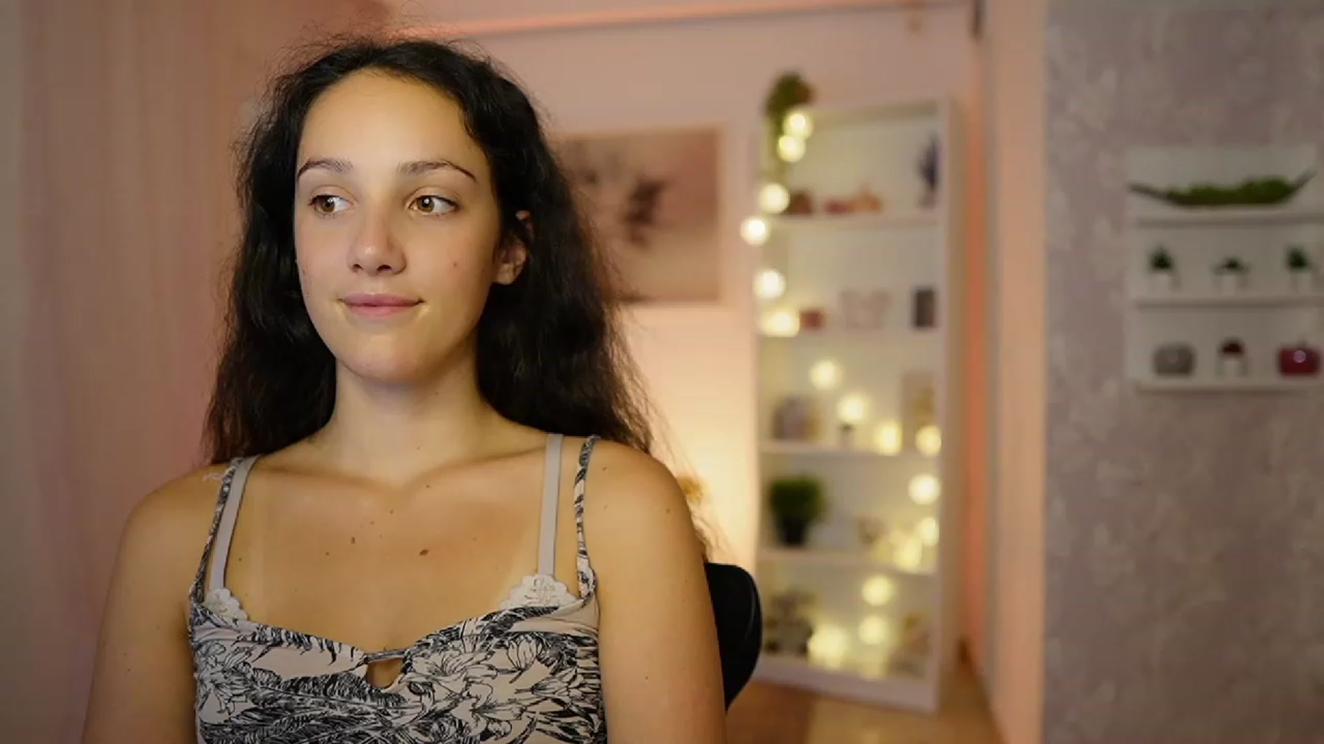 Gallery image thumbnail from Sophie_Rain18's myfreecams stream on, 09/20/2023, 16:28 image 8 of 20