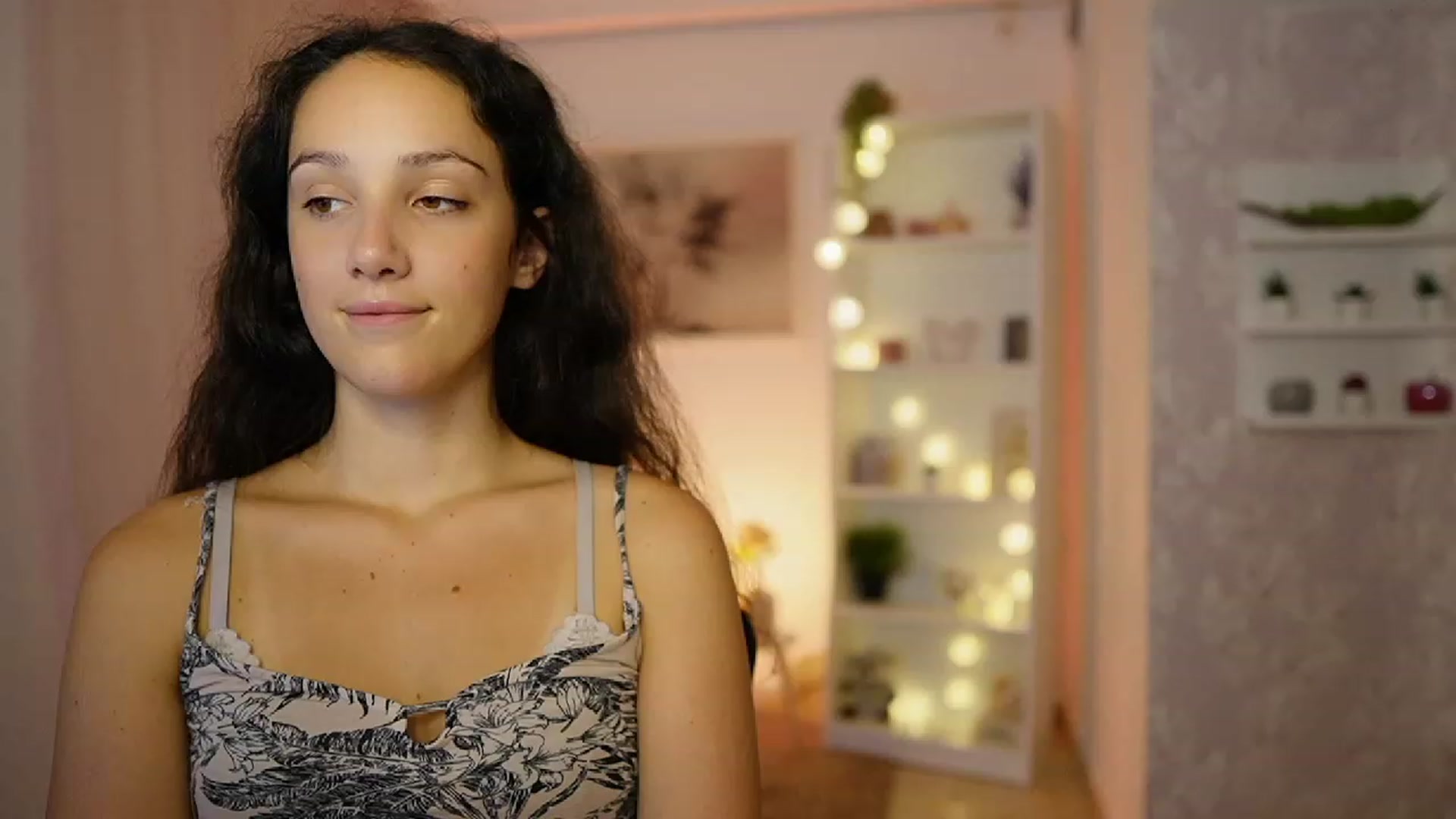 Gallery image thumbnail from Sophie_Rain18's myfreecams stream on, 09/20/2023, 16:28 image 11 of 20