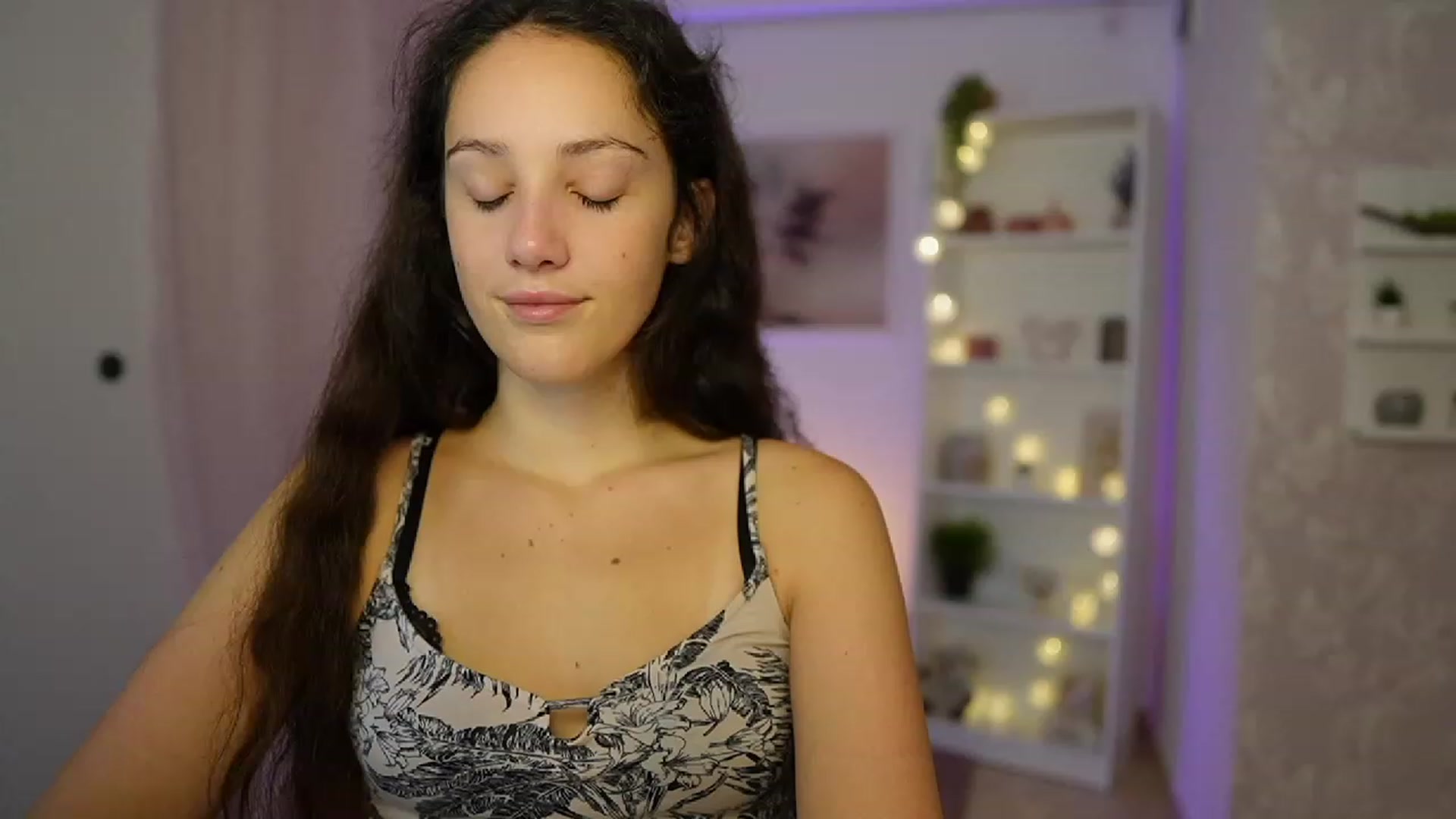 Gallery image thumbnail from Sophie_Rain18's myfreecams stream on, 09/25/2023, 13:56 image 5 of 20