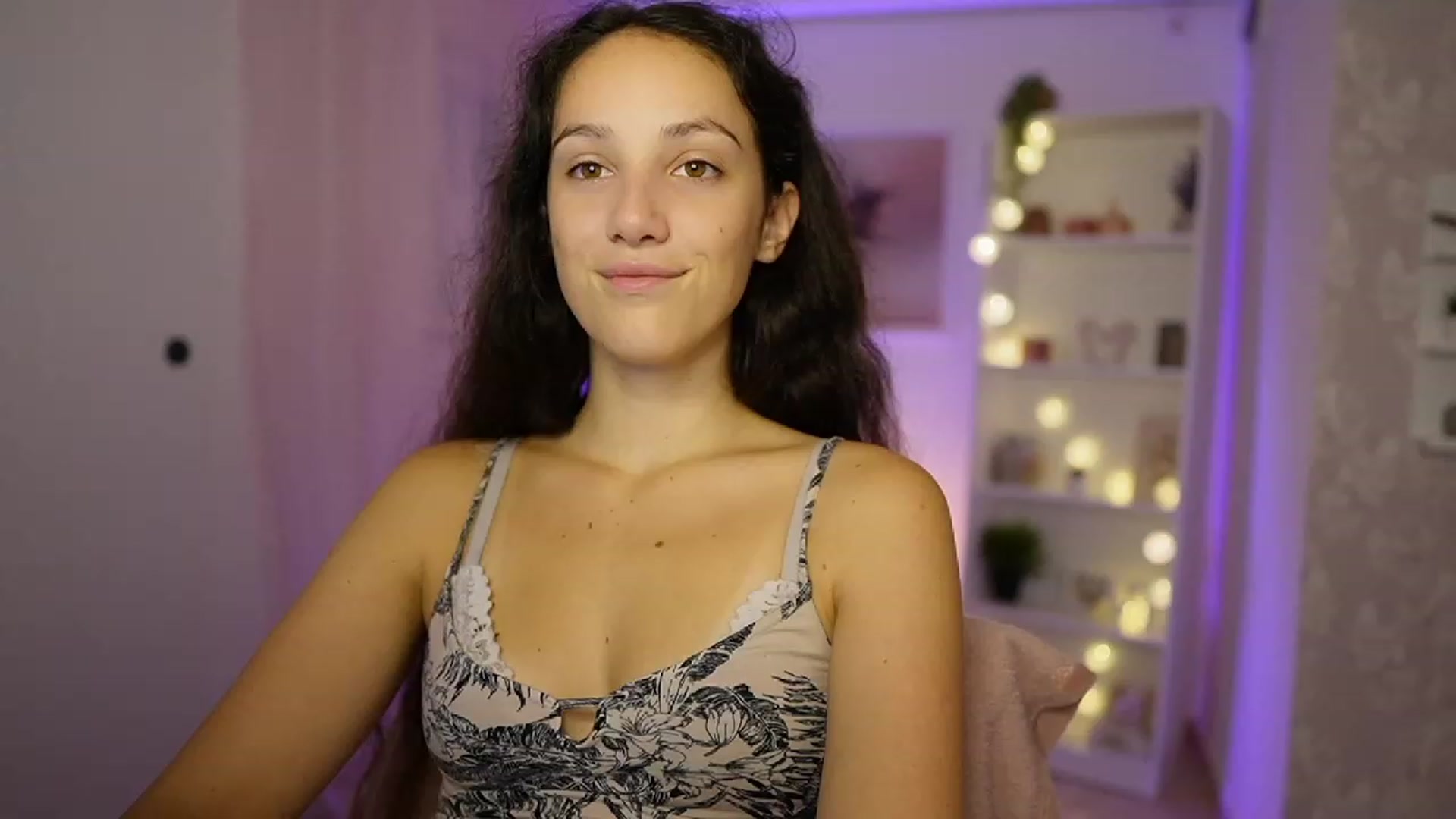 Gallery image thumbnail from Sophie_Rain18's myfreecams stream on, 09/26/2023, 14:35 image 14 of 20