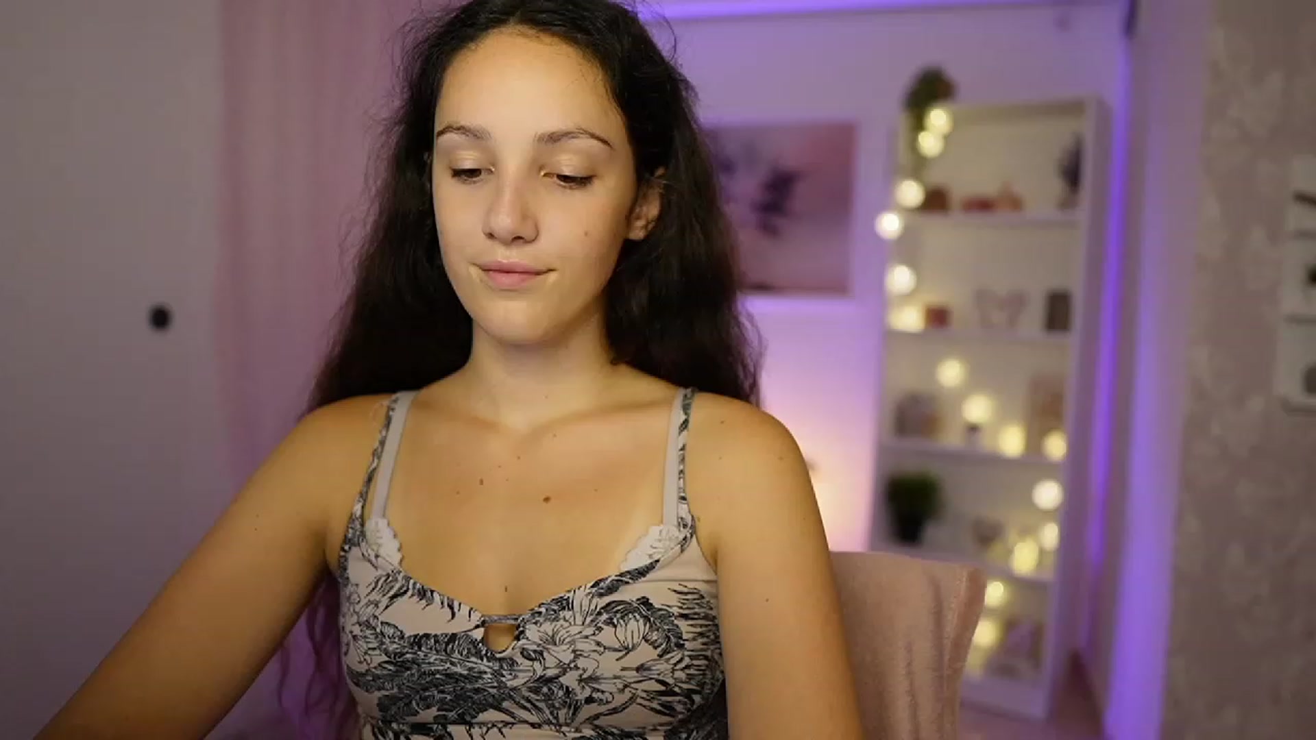 Gallery image thumbnail from Sophie_Rain18's myfreecams stream on, 09/26/2023, 15:46 image 4 of 20