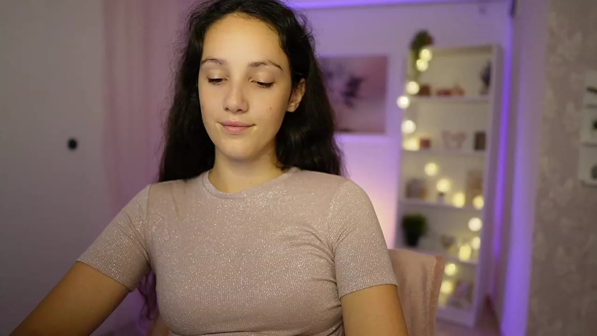 Gallery image thumbnail from Sophie_Rain18's myfreecams stream on, 09/26/2023, 16:36 image 4 of 20