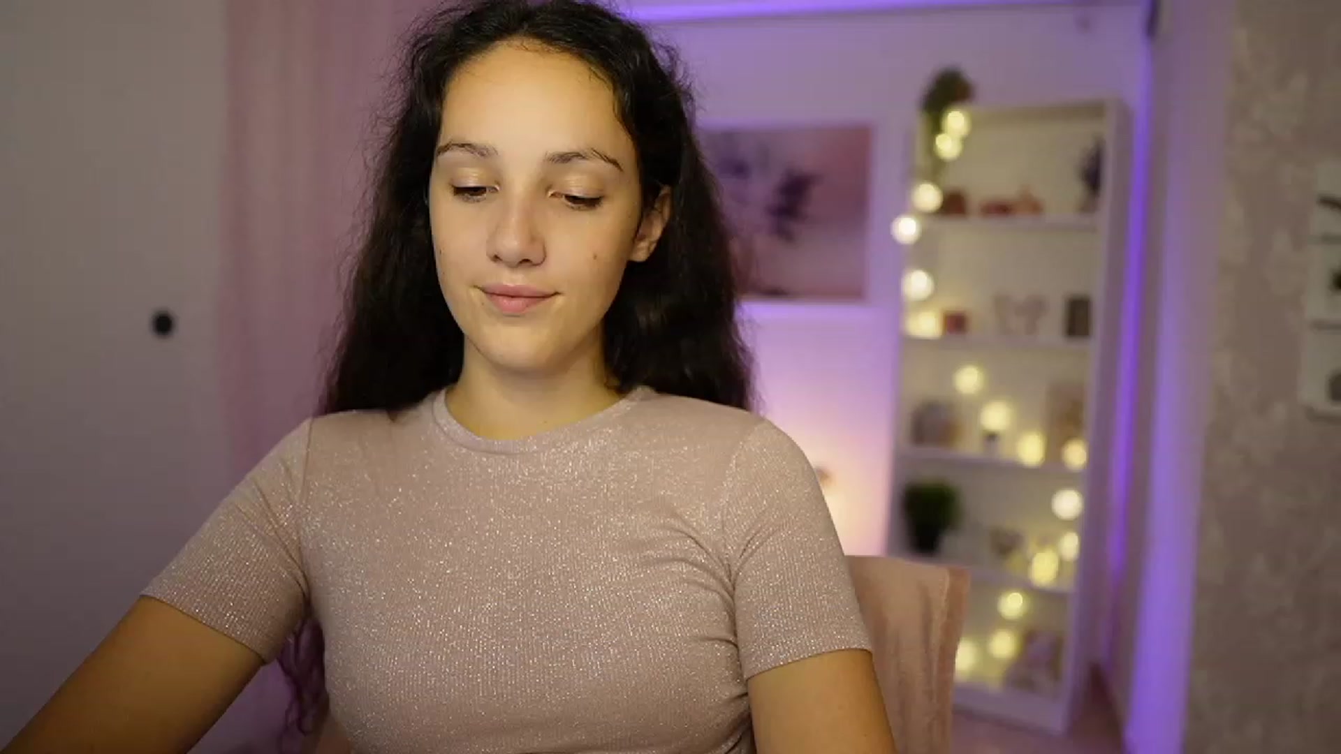 Gallery image thumbnail from Sophie_Rain18's myfreecams stream on, 09/26/2023, 16:36 image 5 of 20