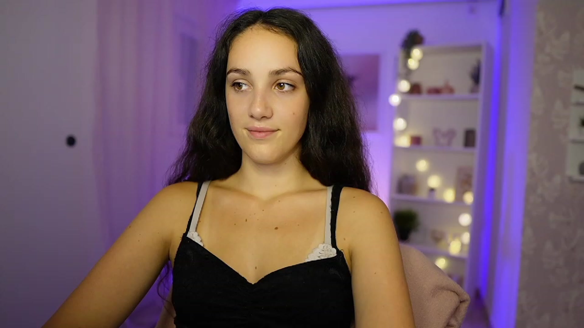 Gallery image thumbnail from Sophie_Rain18's myfreecams stream on, 09/28/2023, 15:58 image 20 of 20
