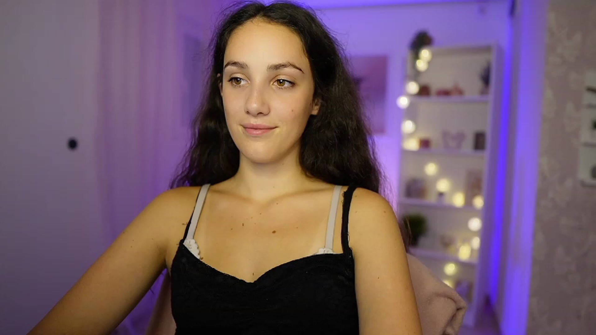 Gallery image thumbnail from Sophie_Rain18's myfreecams stream on, 09/28/2023, 15:58 image 2 of 20