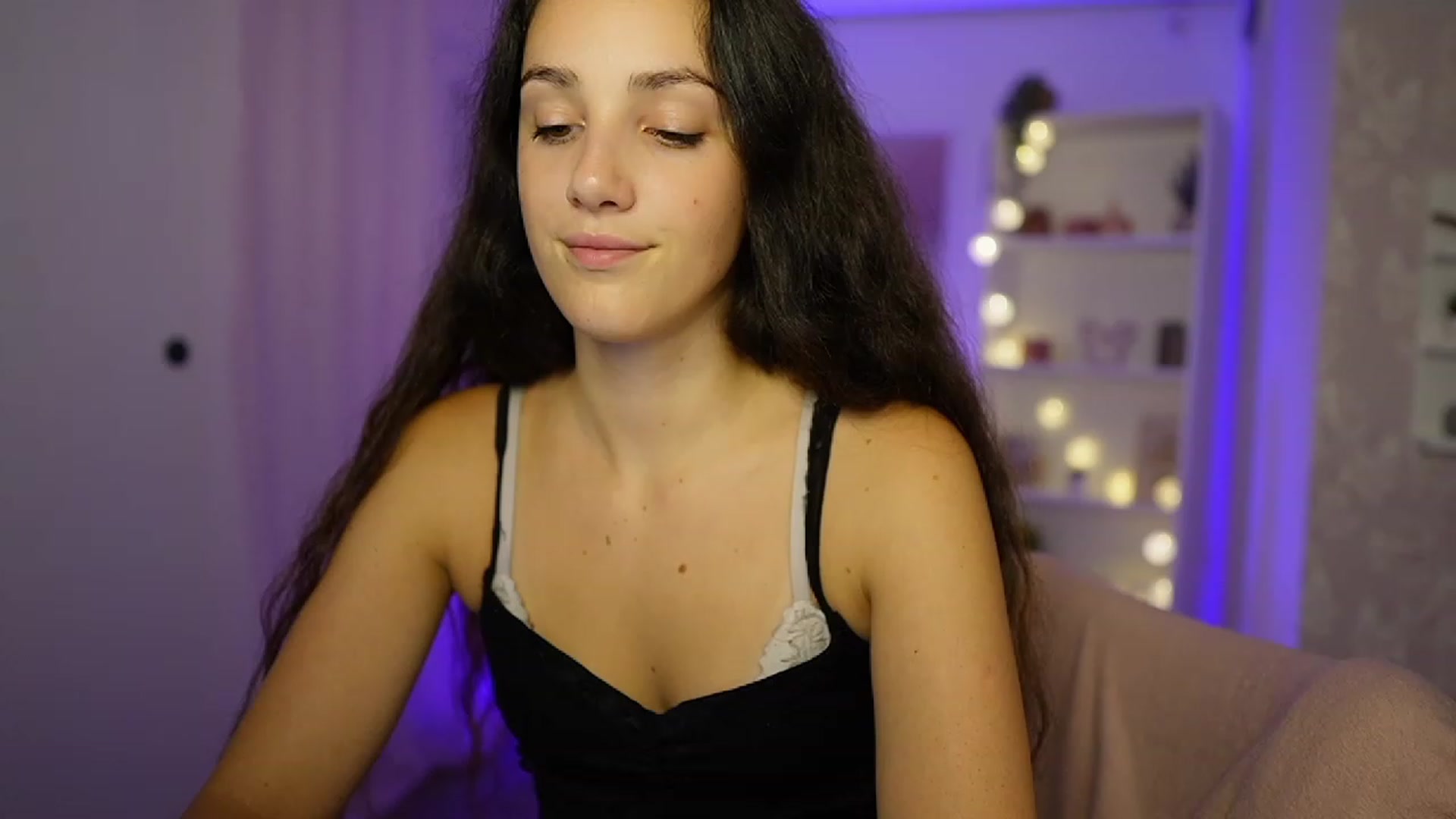 Gallery image thumbnail from Sophie_Rain18's myfreecams stream on, 09/28/2023, 15:58 image 13 of 20