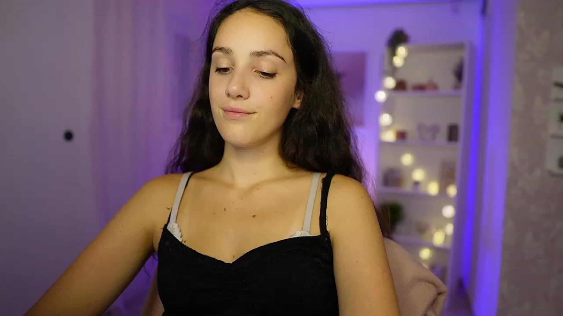 Gallery image thumbnail from Sophie_Rain18's myfreecams stream on, 09/28/2023, 15:58 image 6 of 20