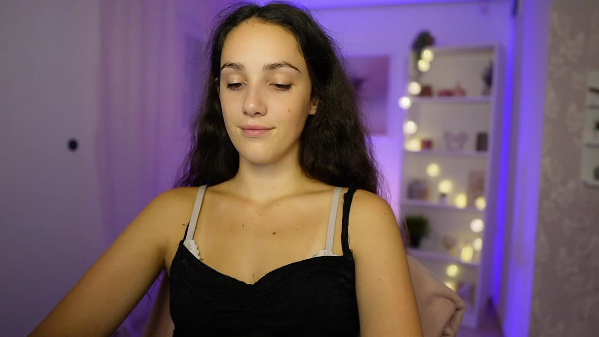 Gallery image thumbnail from Sophie_Rain18's myfreecams stream on, 09/28/2023, 15:58 image 4 of 20