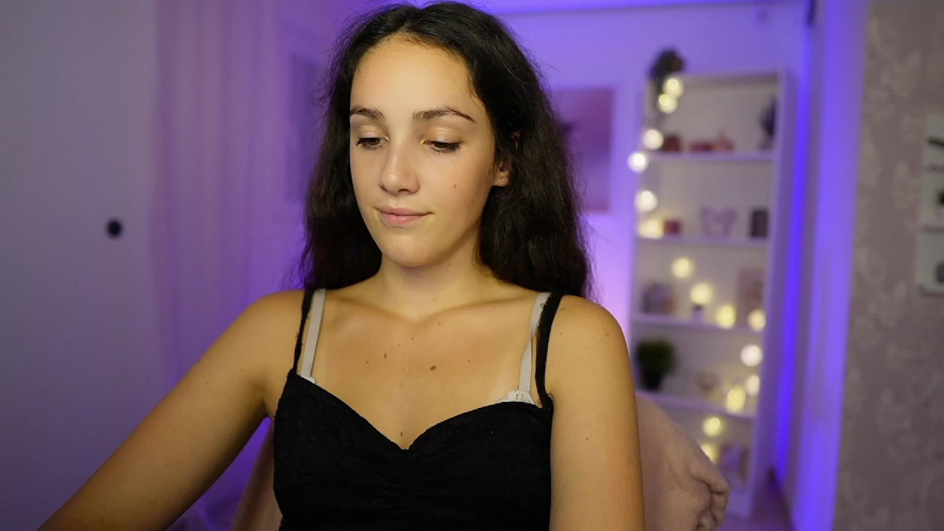 Gallery image thumbnail from Sophie_Rain18's myfreecams stream on, 09/28/2023, 17:30 image 3 of 20