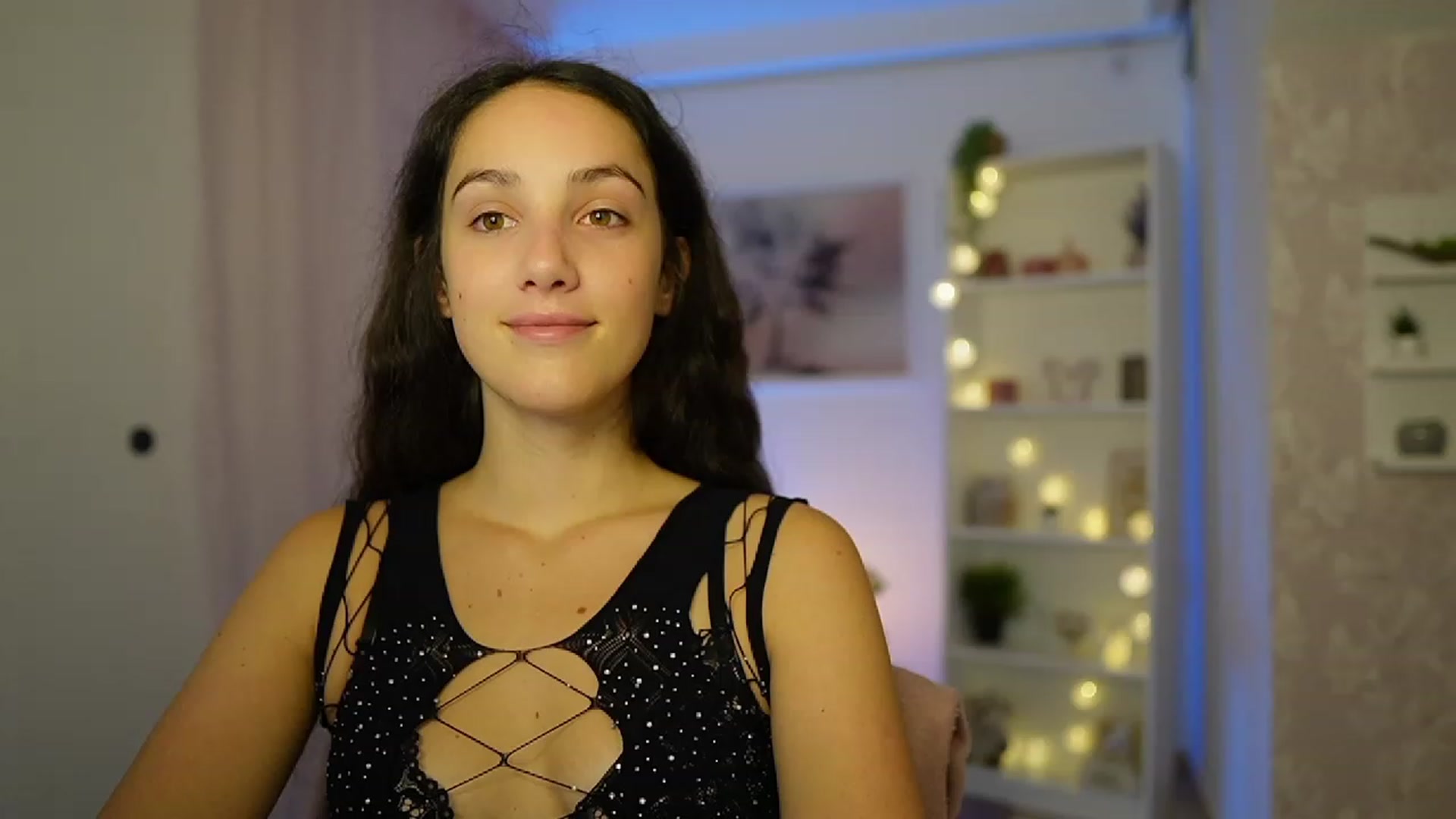 Gallery image thumbnail from Sophie_Rain18's myfreecams stream on, 09/29/2023, 14:28 image 19 of 20