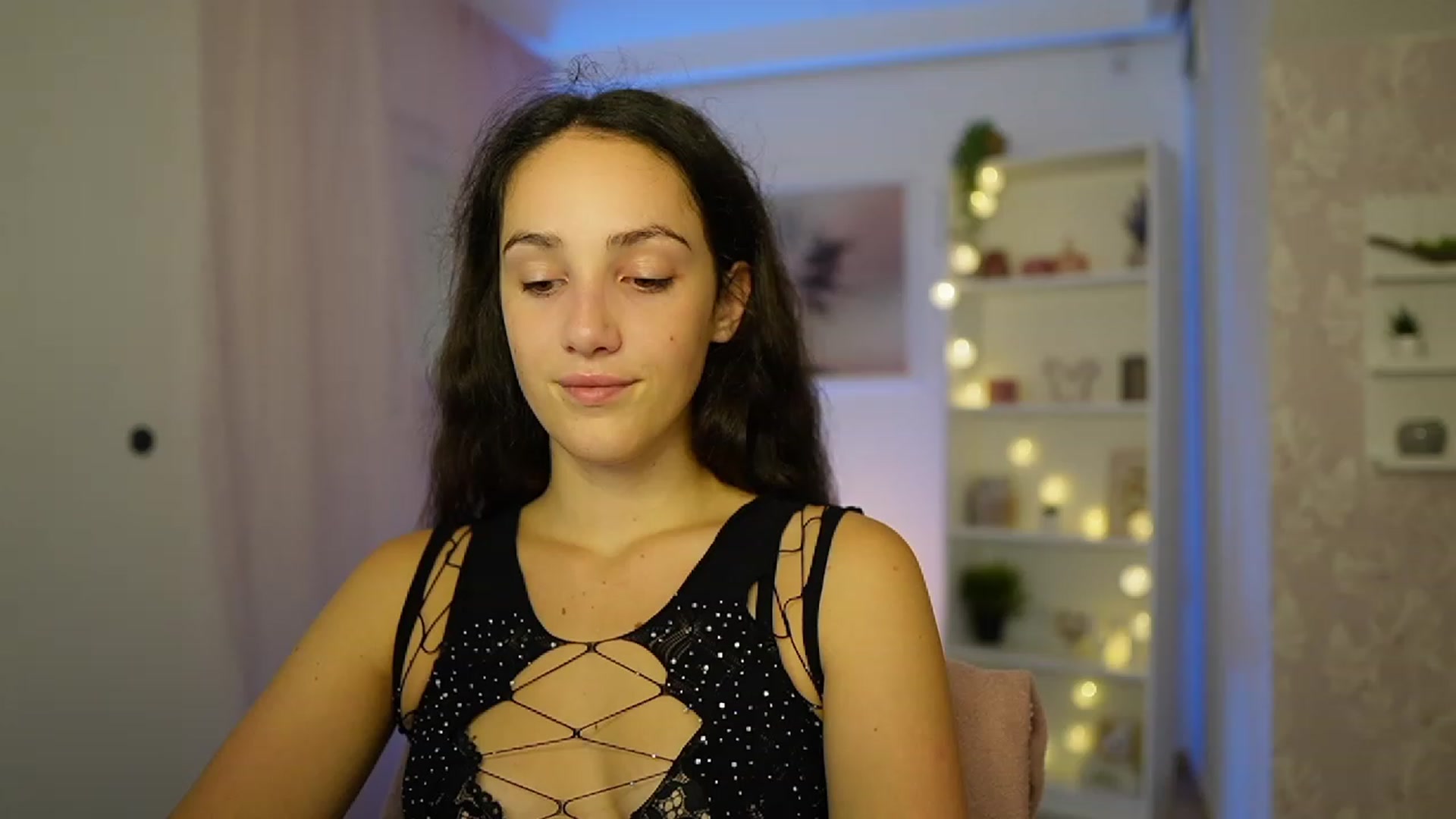 Gallery image thumbnail from Sophie_Rain18's myfreecams stream on, 09/29/2023, 14:28 image 5 of 20