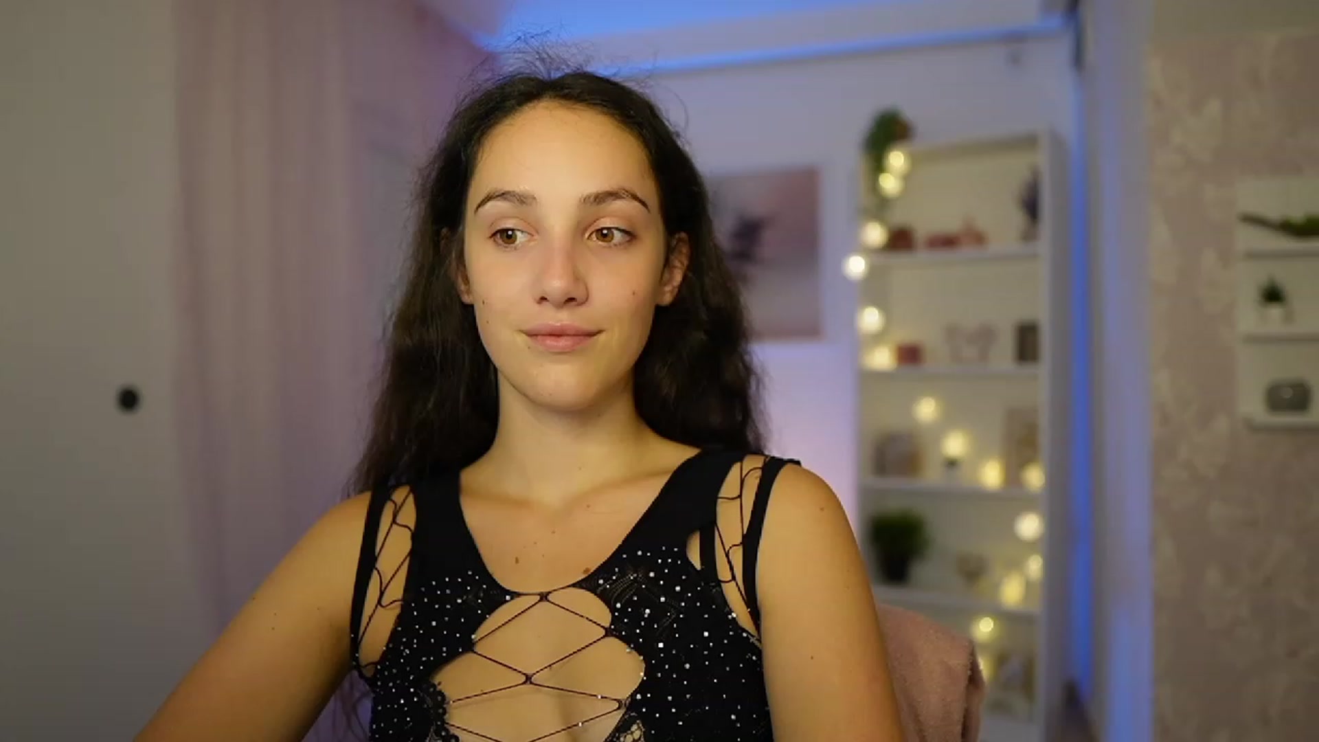 Gallery image thumbnail from Sophie_Rain18's myfreecams stream on, 09/29/2023, 14:28 image 14 of 20