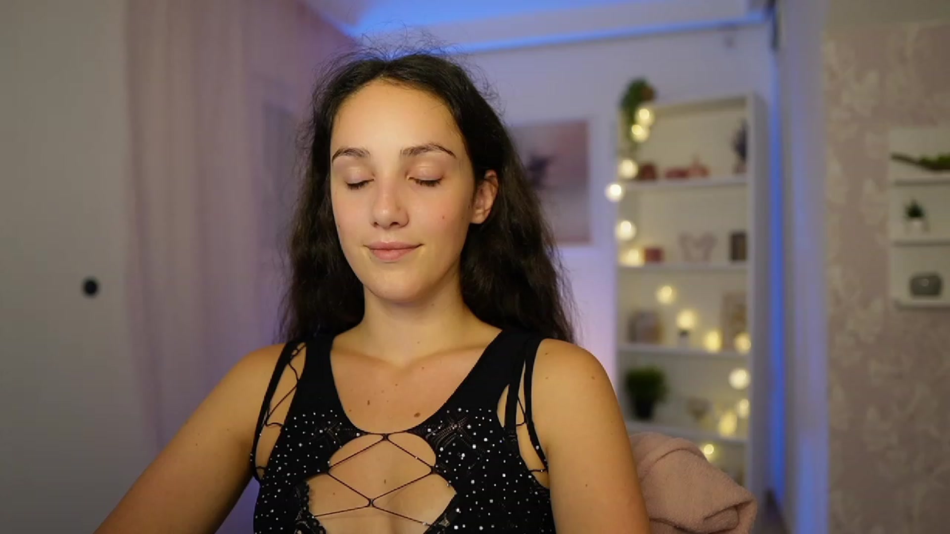 Gallery image thumbnail from Sophie_Rain18's myfreecams stream on, 09/29/2023, 16:36 image 6 of 20