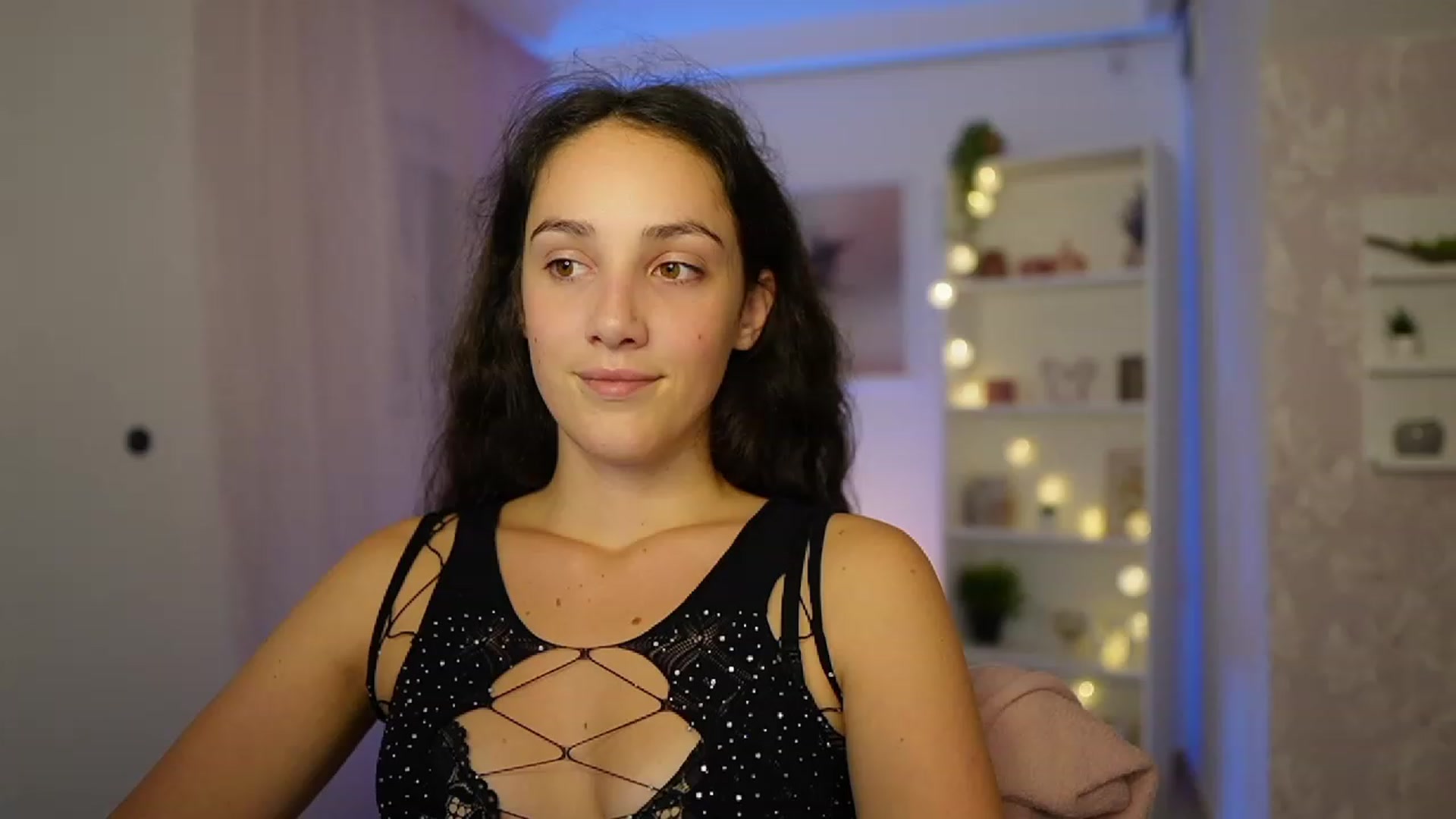 Gallery image thumbnail from Sophie_Rain18's myfreecams stream on, 09/29/2023, 16:36 image 9 of 20