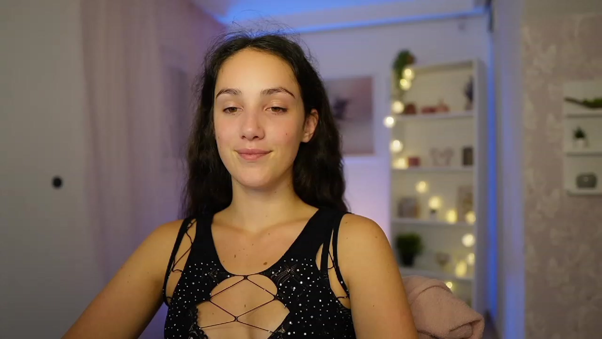 Gallery image thumbnail from Sophie_Rain18's myfreecams stream on, 09/29/2023, 16:36 image 5 of 20