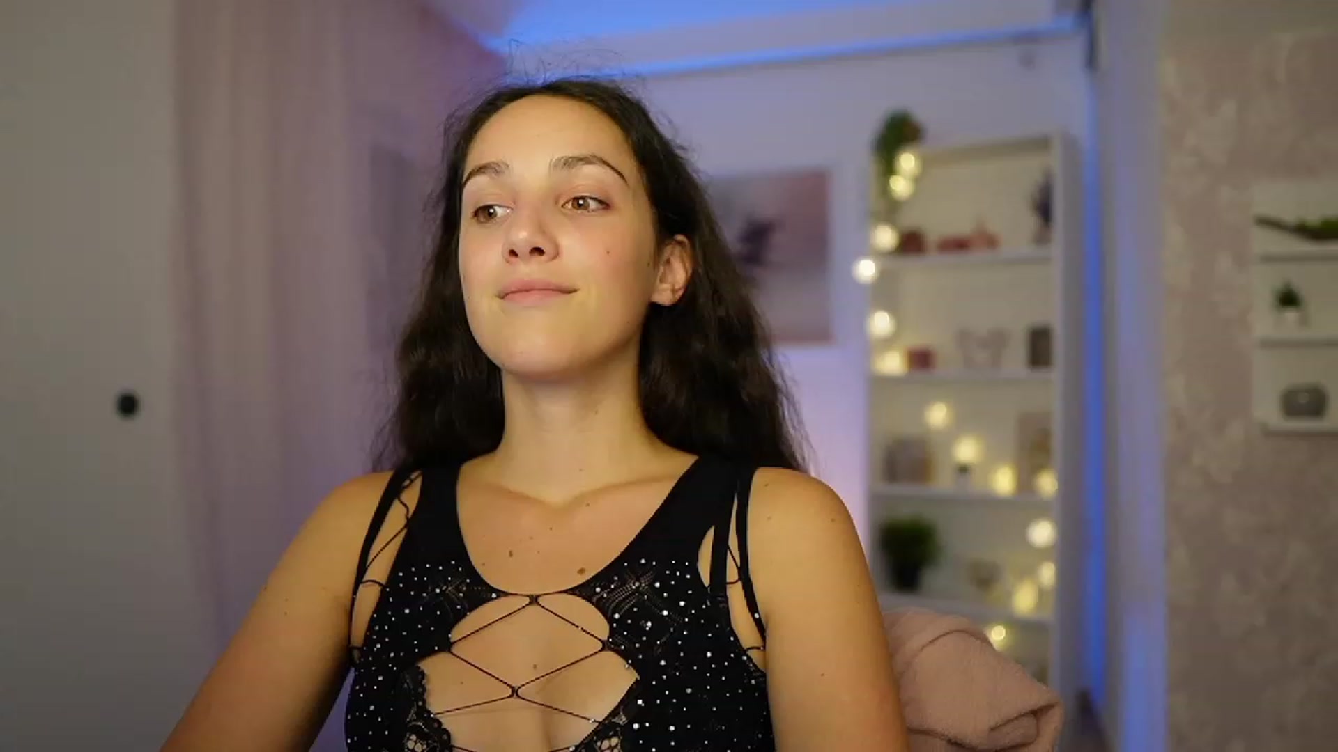 Gallery image thumbnail from Sophie_Rain18's myfreecams stream on, 09/29/2023, 16:36 image 14 of 20