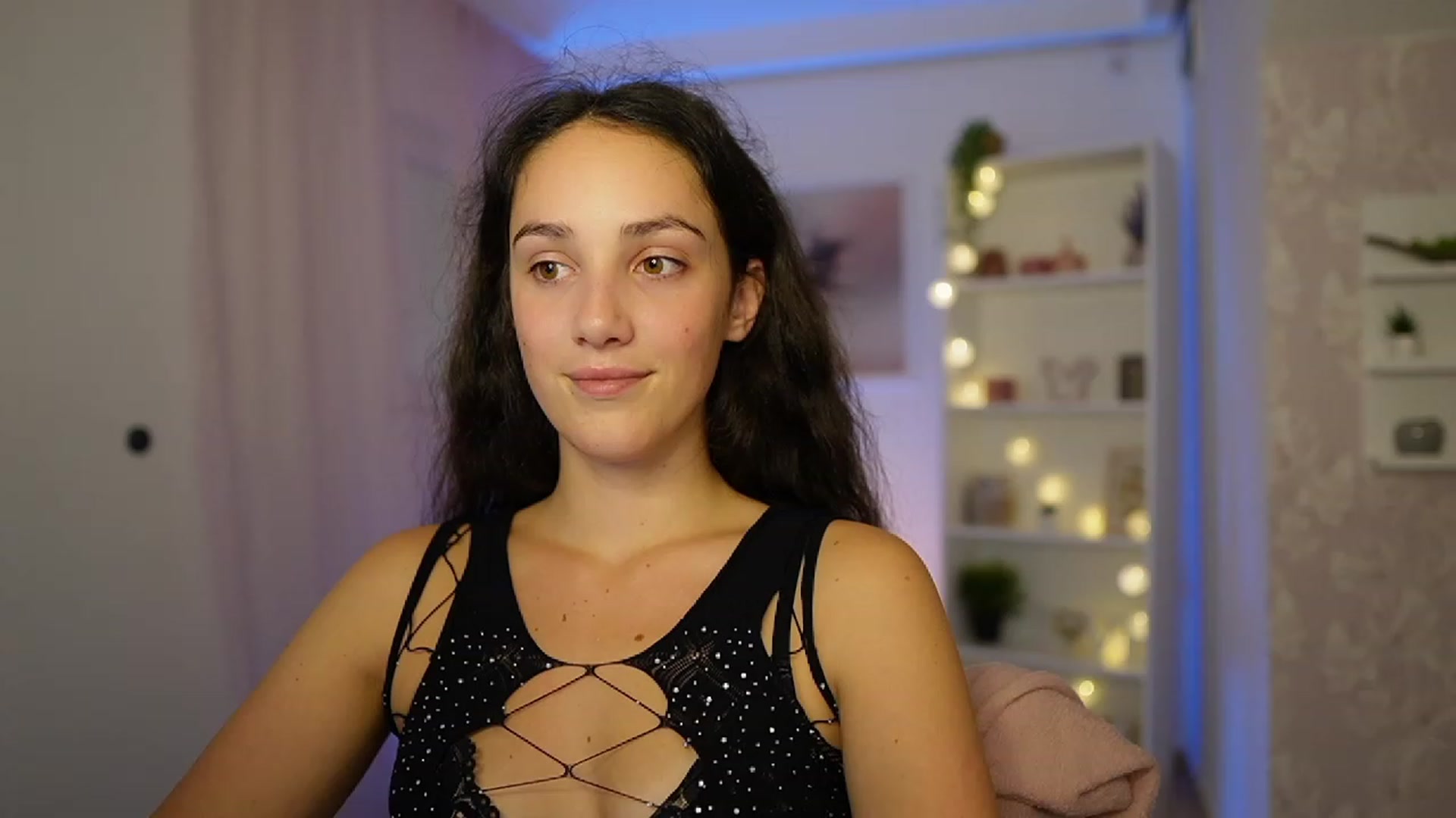 Gallery image thumbnail from Sophie_Rain18's myfreecams stream on, 09/29/2023, 16:36 image 7 of 20