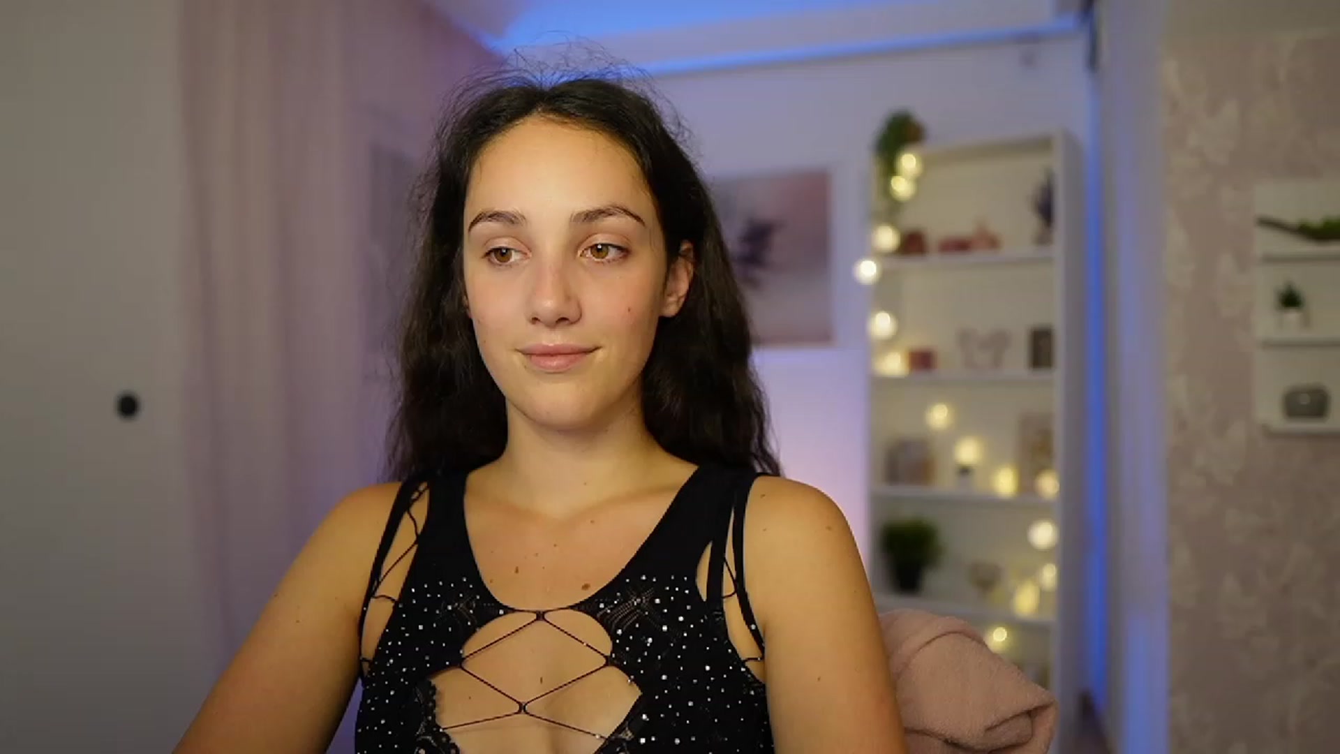 Gallery image thumbnail from Sophie_Rain18's myfreecams stream on, 09/29/2023, 16:36 image 13 of 20