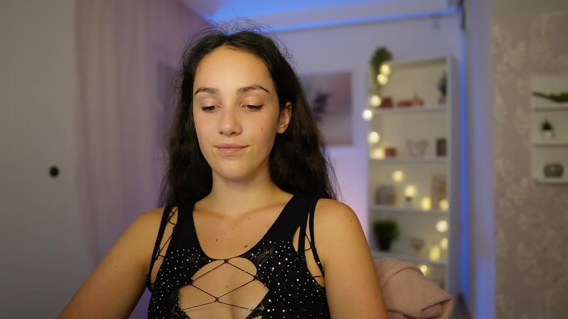 Gallery image thumbnail from Sophie_Rain18's myfreecams stream on, 09/29/2023, 16:36 image 18 of 20