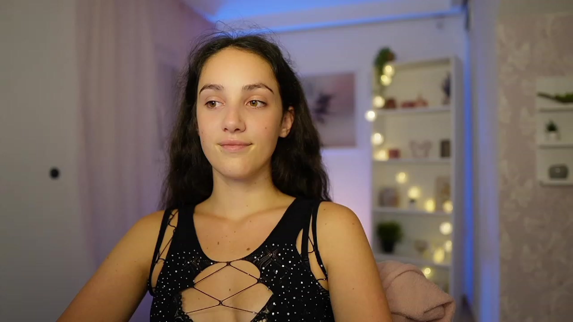 Gallery image thumbnail from Sophie_Rain18's myfreecams stream on, 09/29/2023, 16:36 image 20 of 20