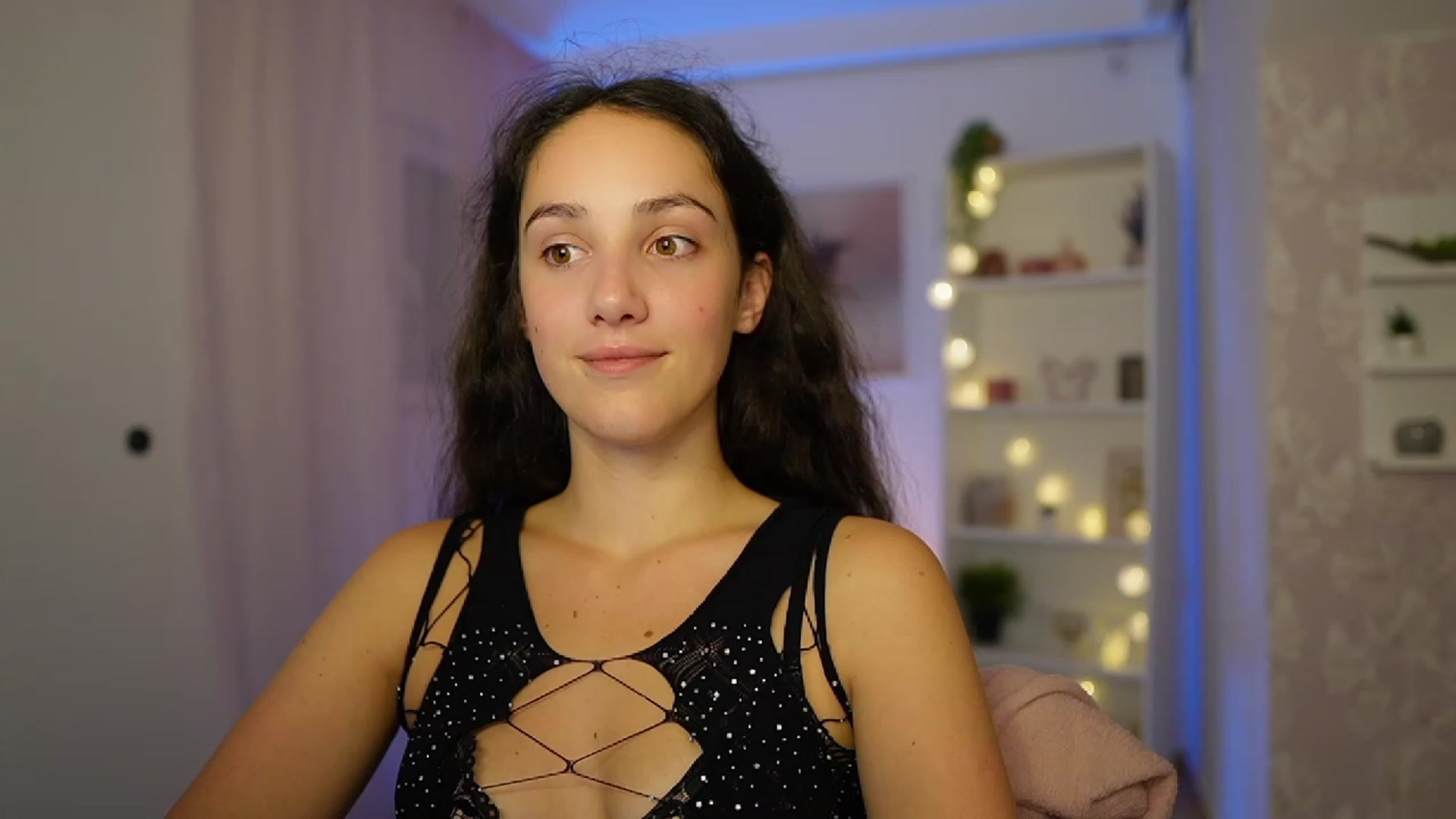 Gallery image thumbnail from Sophie_Rain18's myfreecams stream on, 09/29/2023, 16:36 image 3 of 20