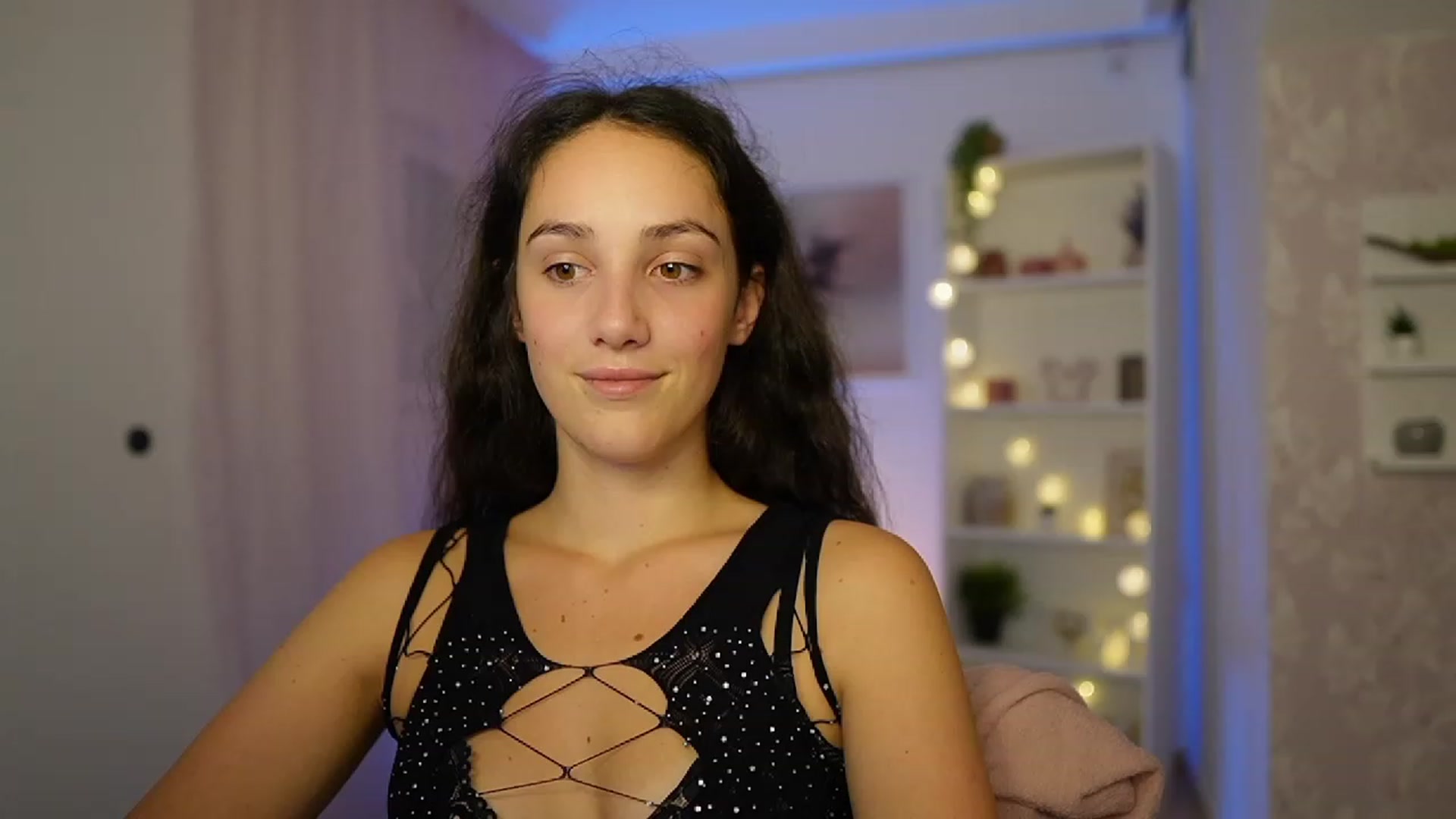 Gallery image thumbnail from Sophie_Rain18's myfreecams stream on, 09/29/2023, 16:36 image 10 of 20
