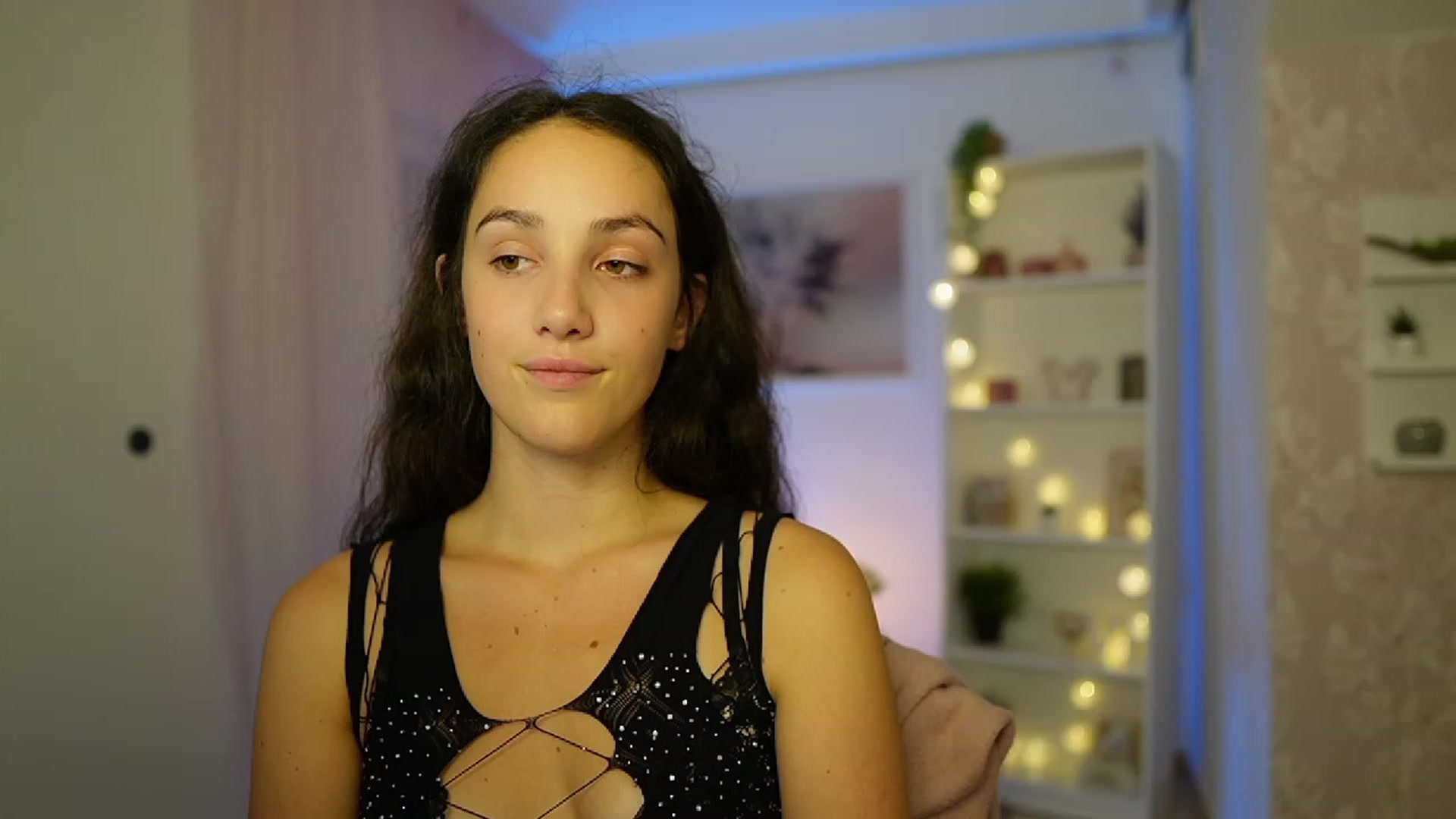 Gallery image thumbnail from Sophie_Rain18's myfreecams stream on, 09/29/2023, 17:43 image 5 of 20