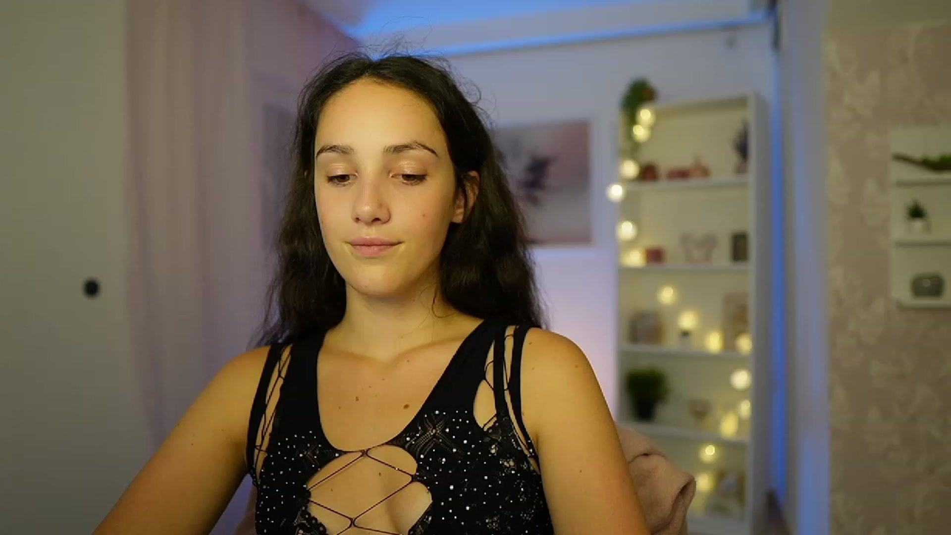 Gallery image thumbnail from Sophie_Rain18's myfreecams stream on, 09/29/2023, 17:43 image 6 of 20