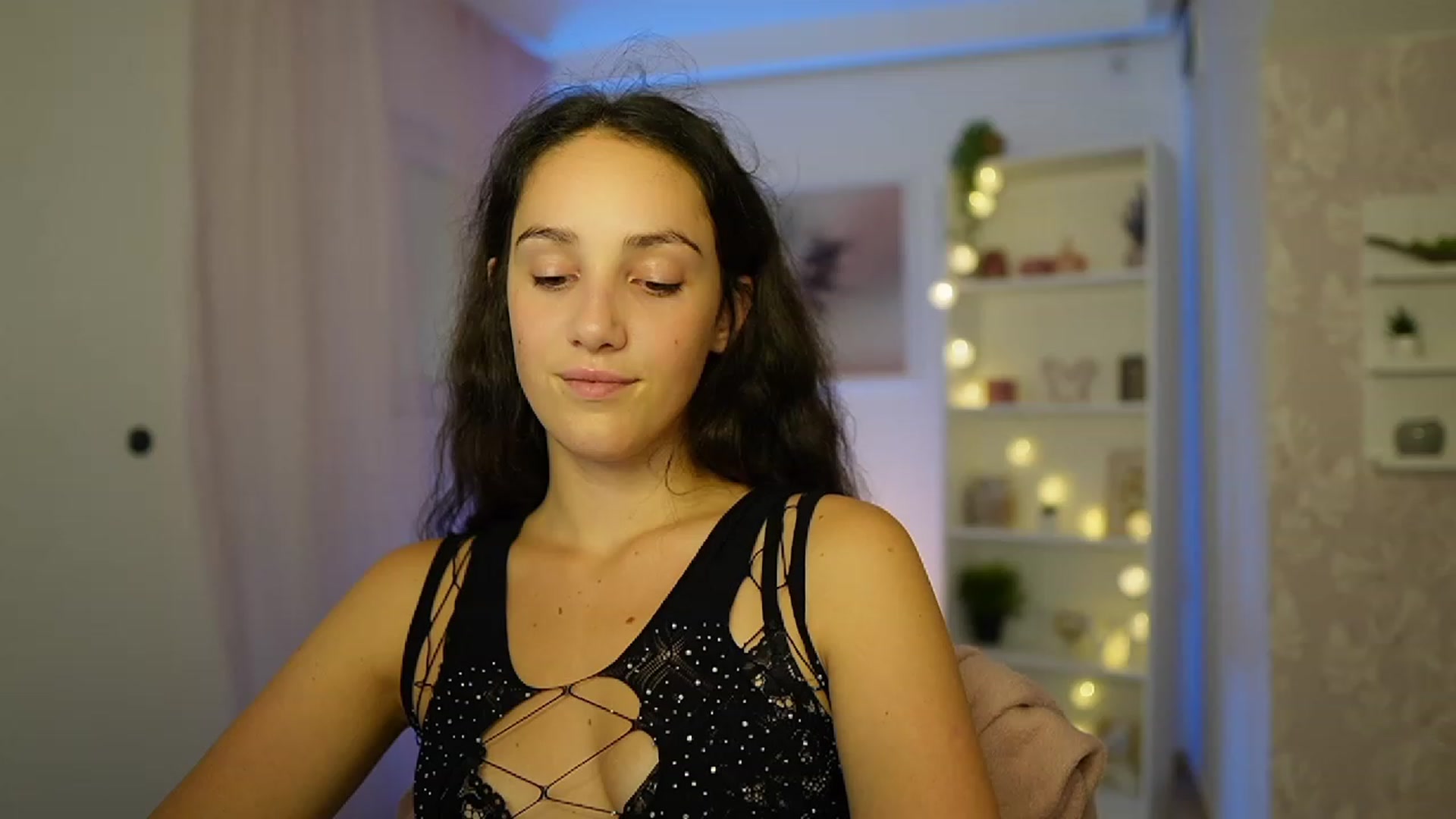 Gallery image thumbnail from Sophie_Rain18's myfreecams stream on, 09/29/2023, 17:43 image 9 of 20