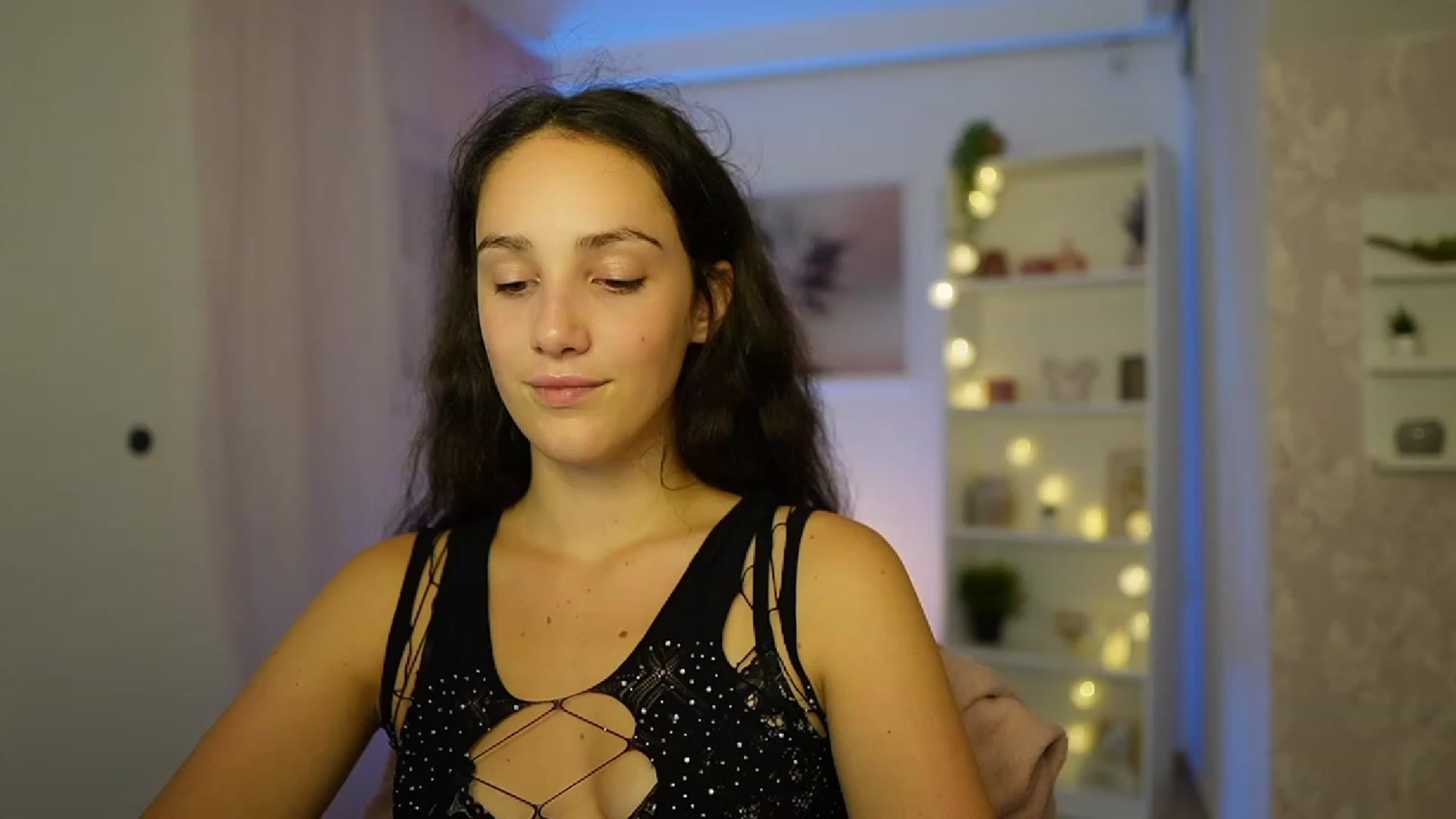 Gallery image thumbnail from Sophie_Rain18's myfreecams stream on, 09/29/2023, 17:43 image 7 of 20