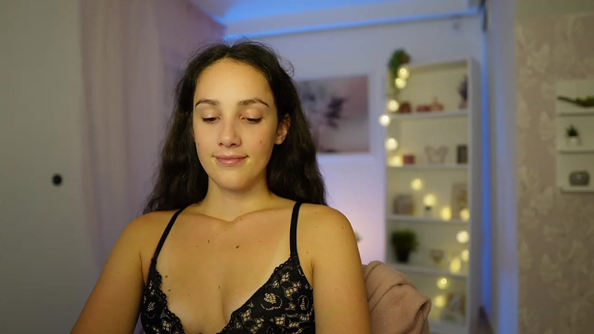 Gallery image thumbnail from Sophie_Rain18's myfreecams stream on, 09/29/2023, 17:43 image 16 of 20