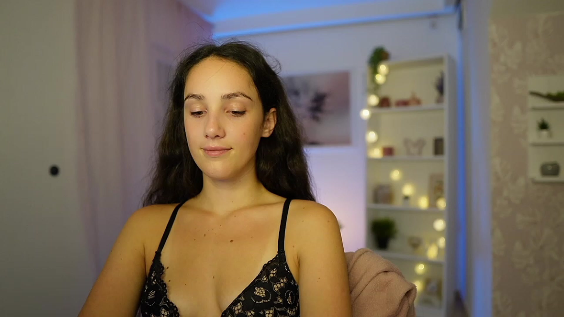 Gallery image thumbnail from Sophie_Rain18's myfreecams stream on, 09/29/2023, 17:43 image 17 of 20