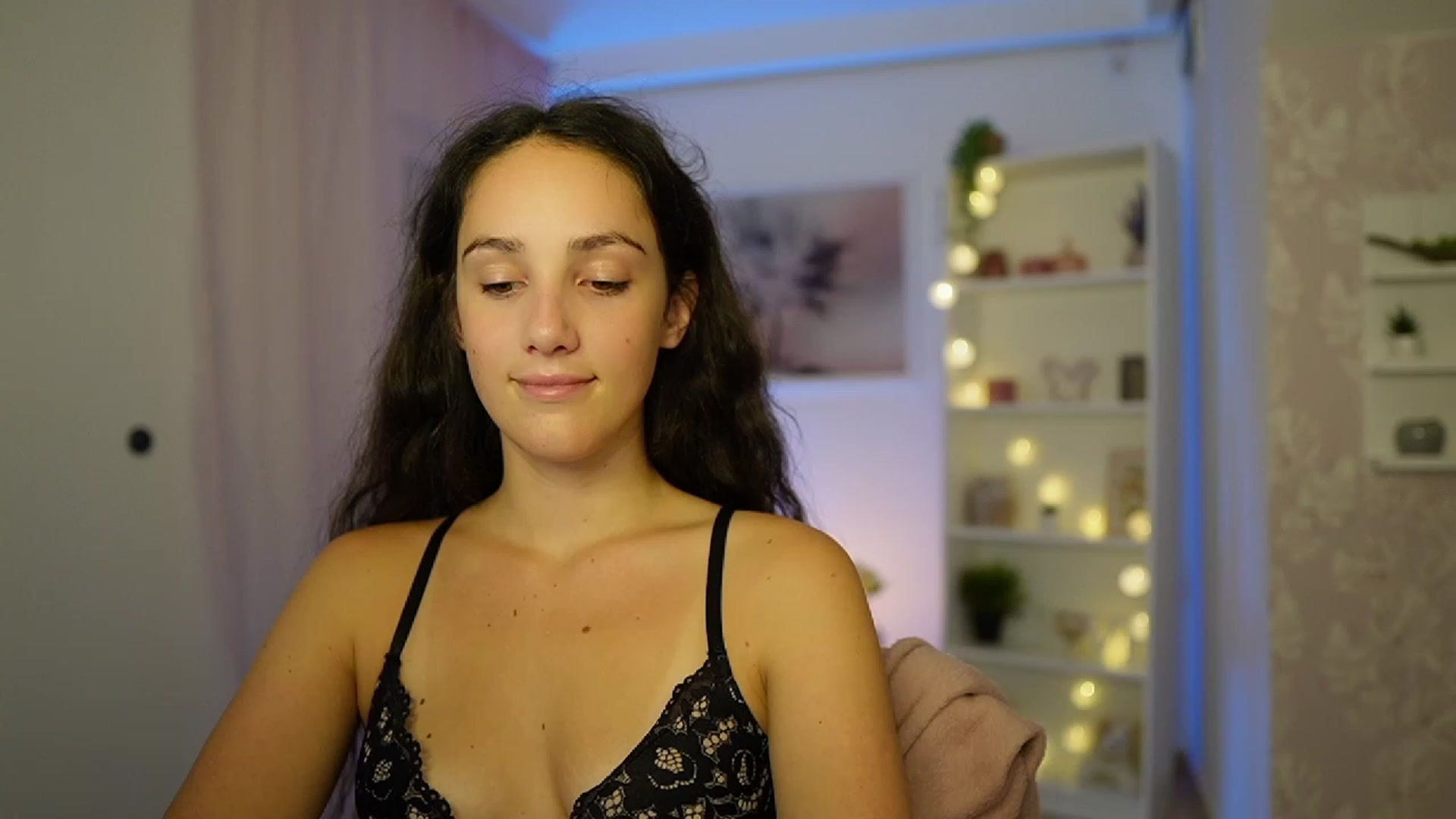 Gallery image thumbnail from Sophie_Rain18's myfreecams stream on, 09/29/2023, 17:43 image 15 of 20