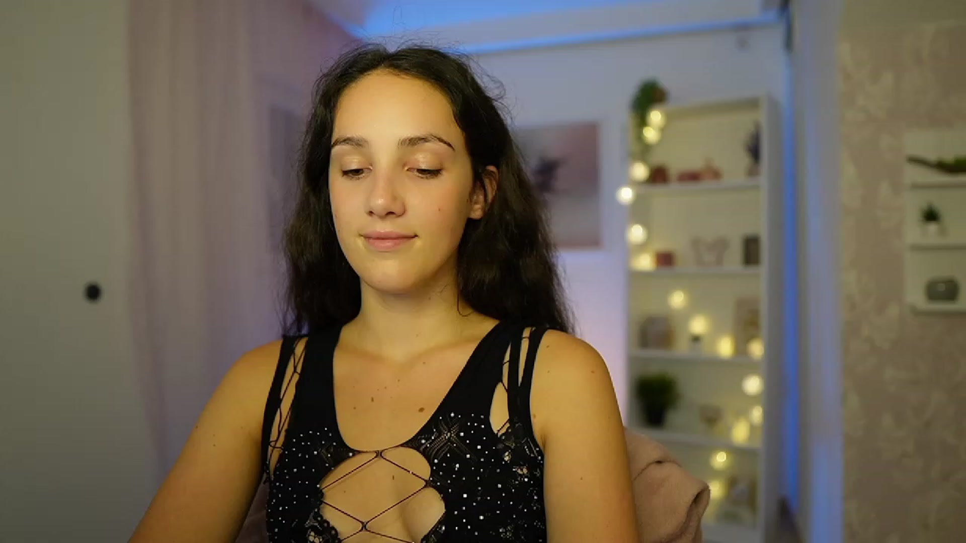 Gallery image thumbnail from Sophie_Rain18's myfreecams stream on, 09/29/2023, 17:43 image 2 of 20